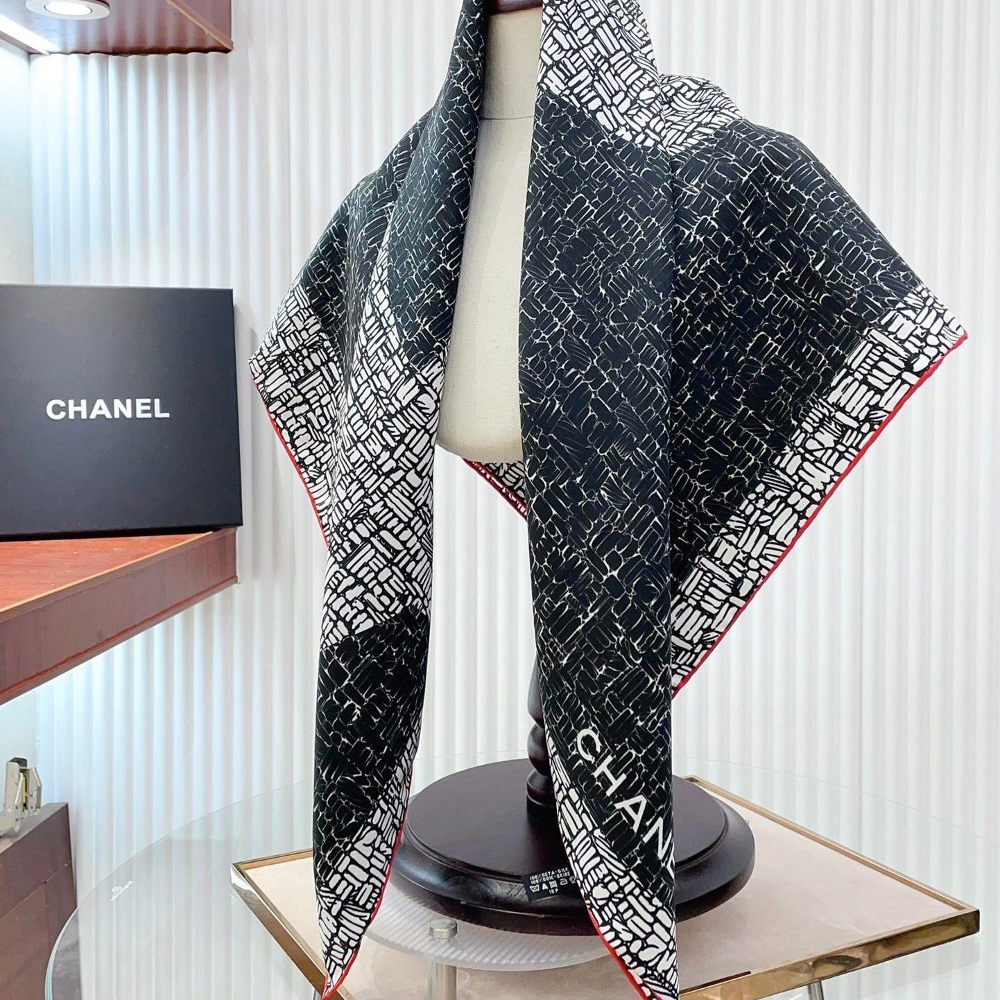 CC Square Scarf 90 CM In Black Mix White Silk Twill 218098