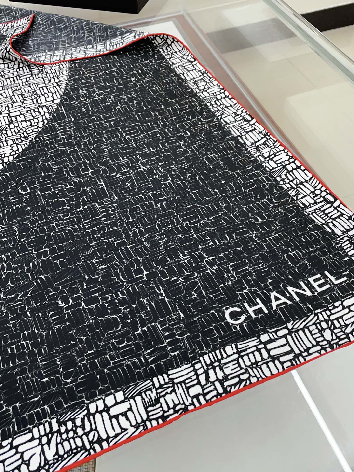 CC Square Scarf 90 CM In Black Mix White Silk Twill 218098