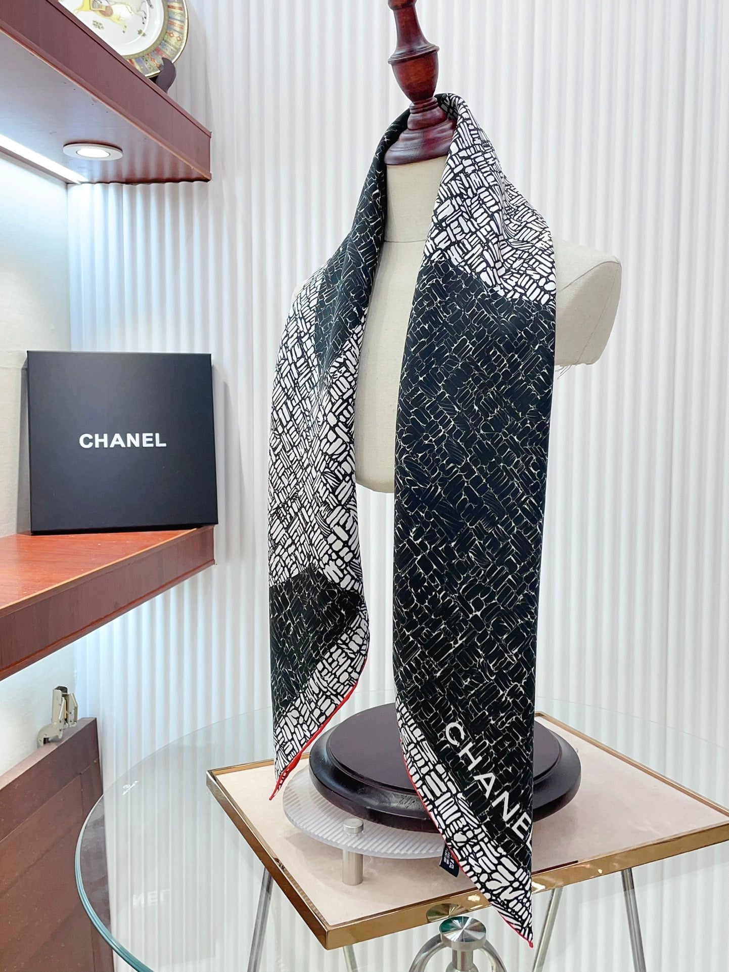 CC Square Scarf 90 CM In Black Mix White Silk Twill 218098