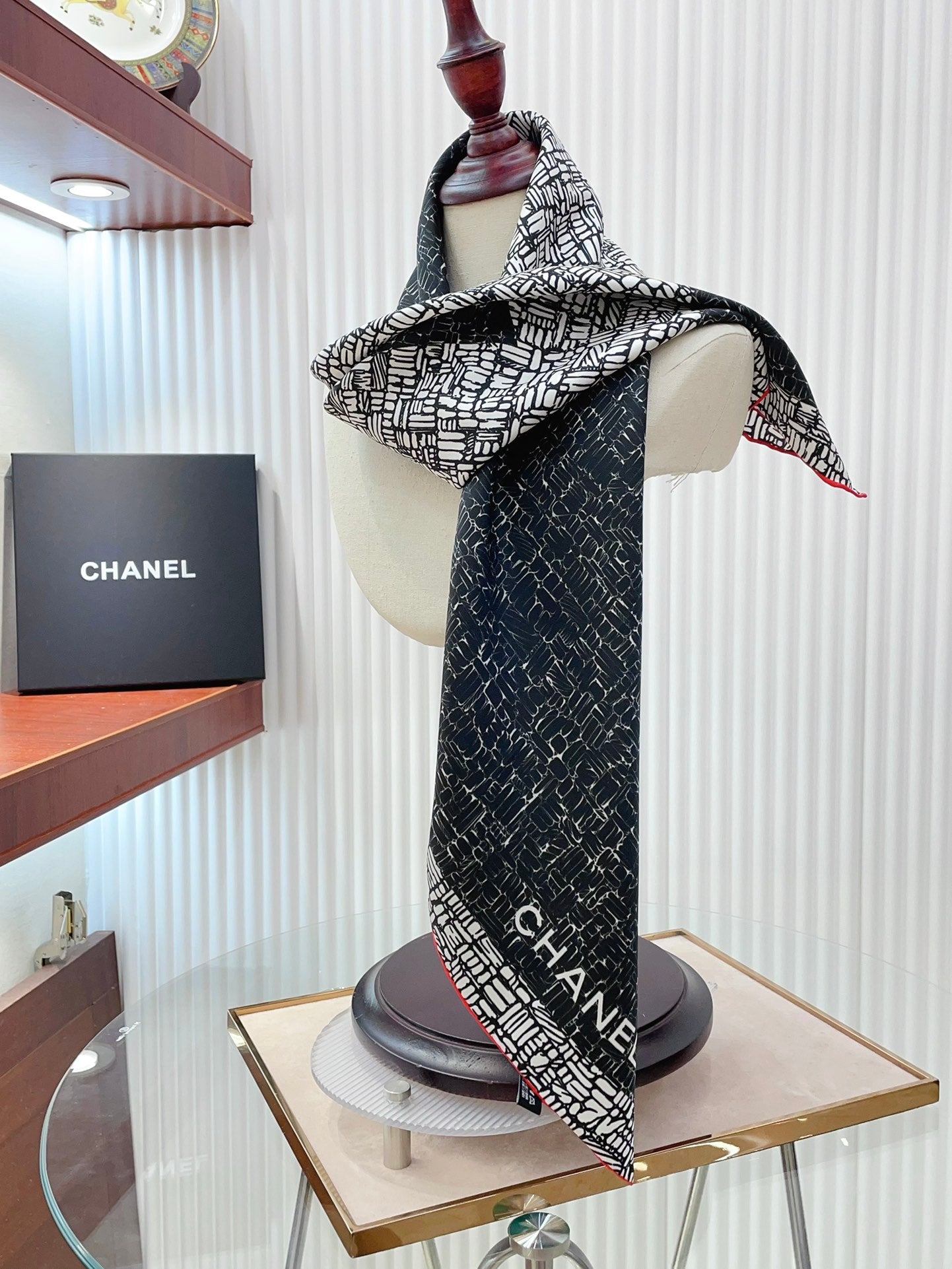 CC Square Scarf 90 CM In Black Mix White Silk Twill 218098