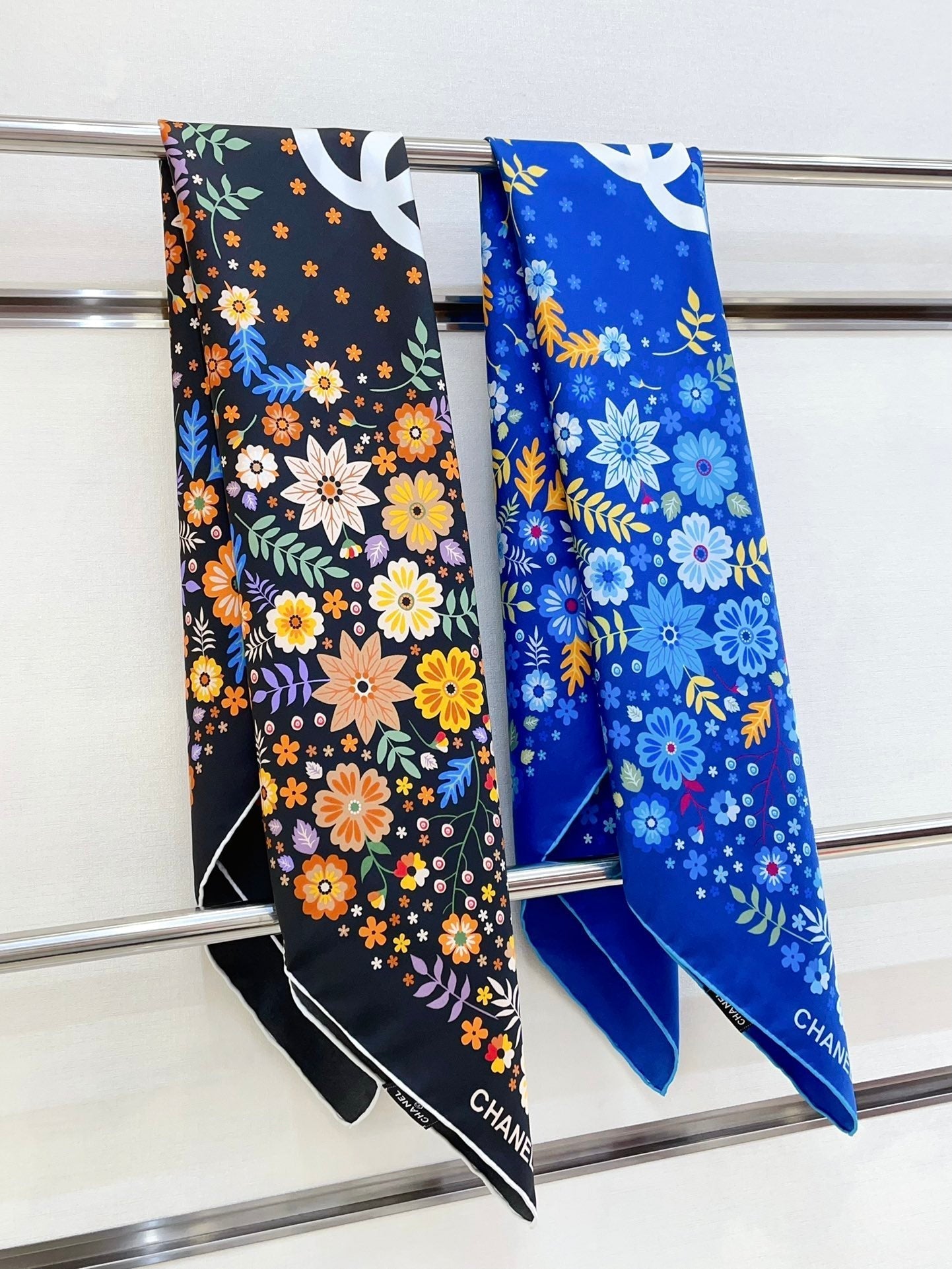 CC Square Scarf 90 CM In Blue Colorful Silk Twill 234598
