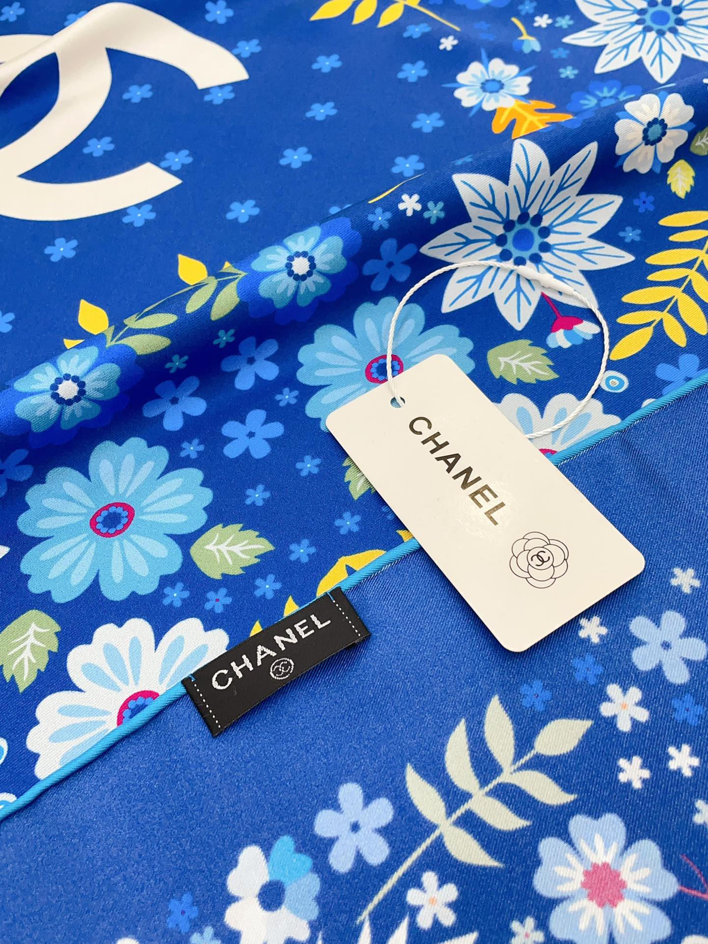 CC Square Scarf 90 CM In Blue Colorful Silk Twill 234598