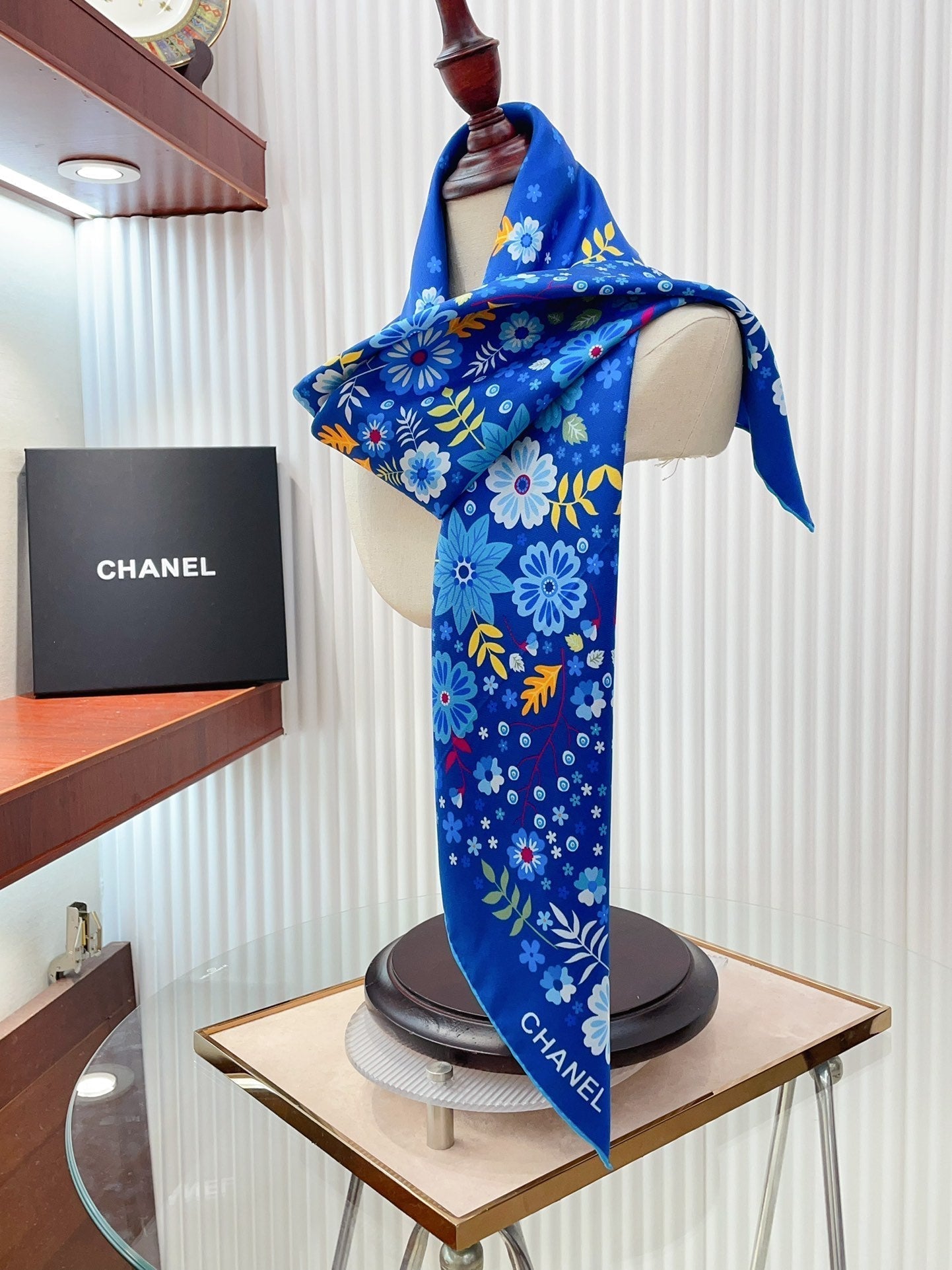 CC Square Scarf 90 CM In Blue Colorful Silk Twill 234598