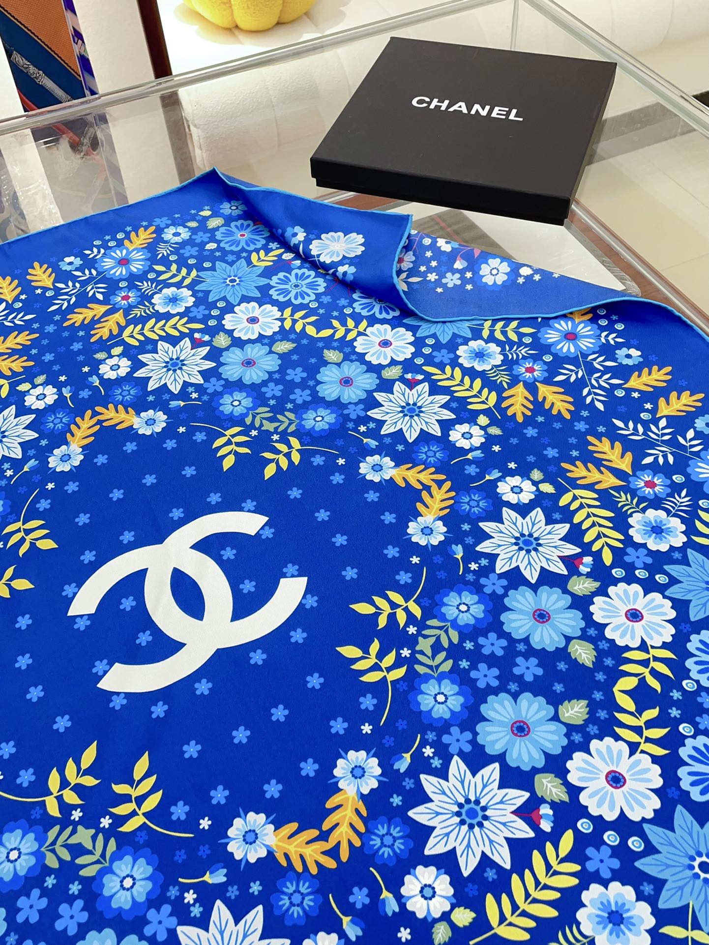 CC Square Scarf 90 CM In Blue Colorful Silk Twill 234598