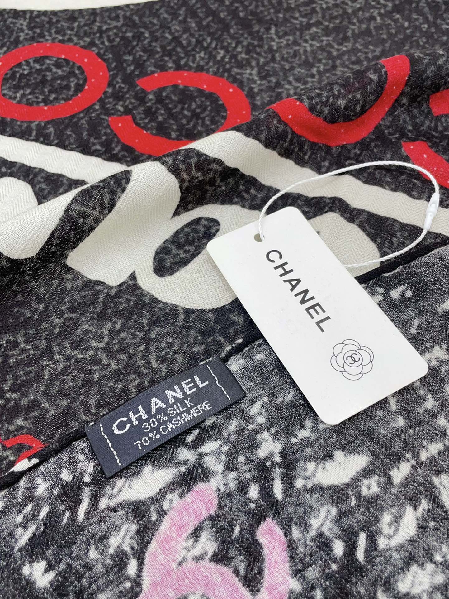 CC Square Scarf 140 CM In Black Mix White Red Cashmere Silk 252308