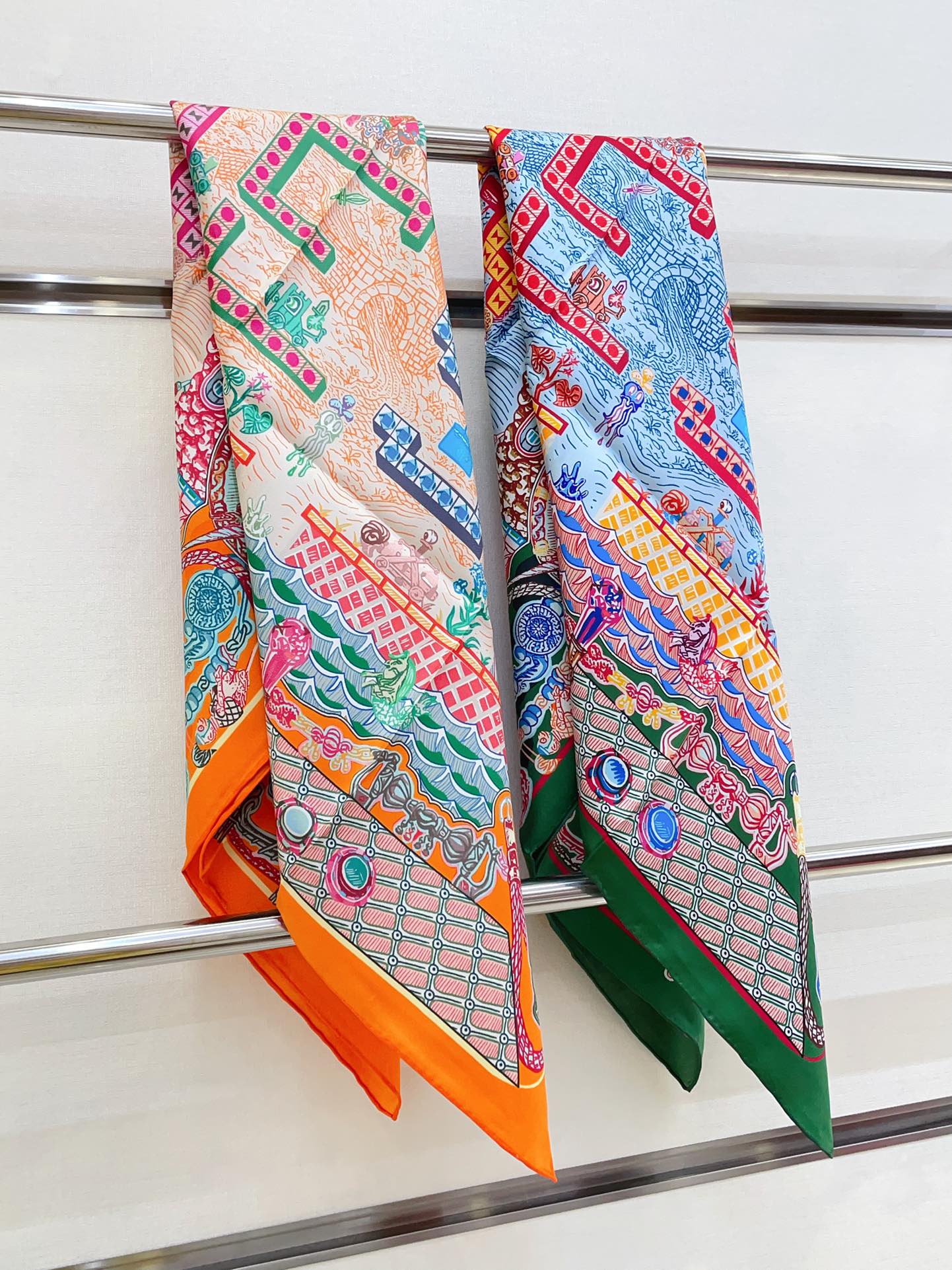 Gavroche Super Silk Quest Détail Scarf 90 CM In Orange Colorful Silk Twill 274212