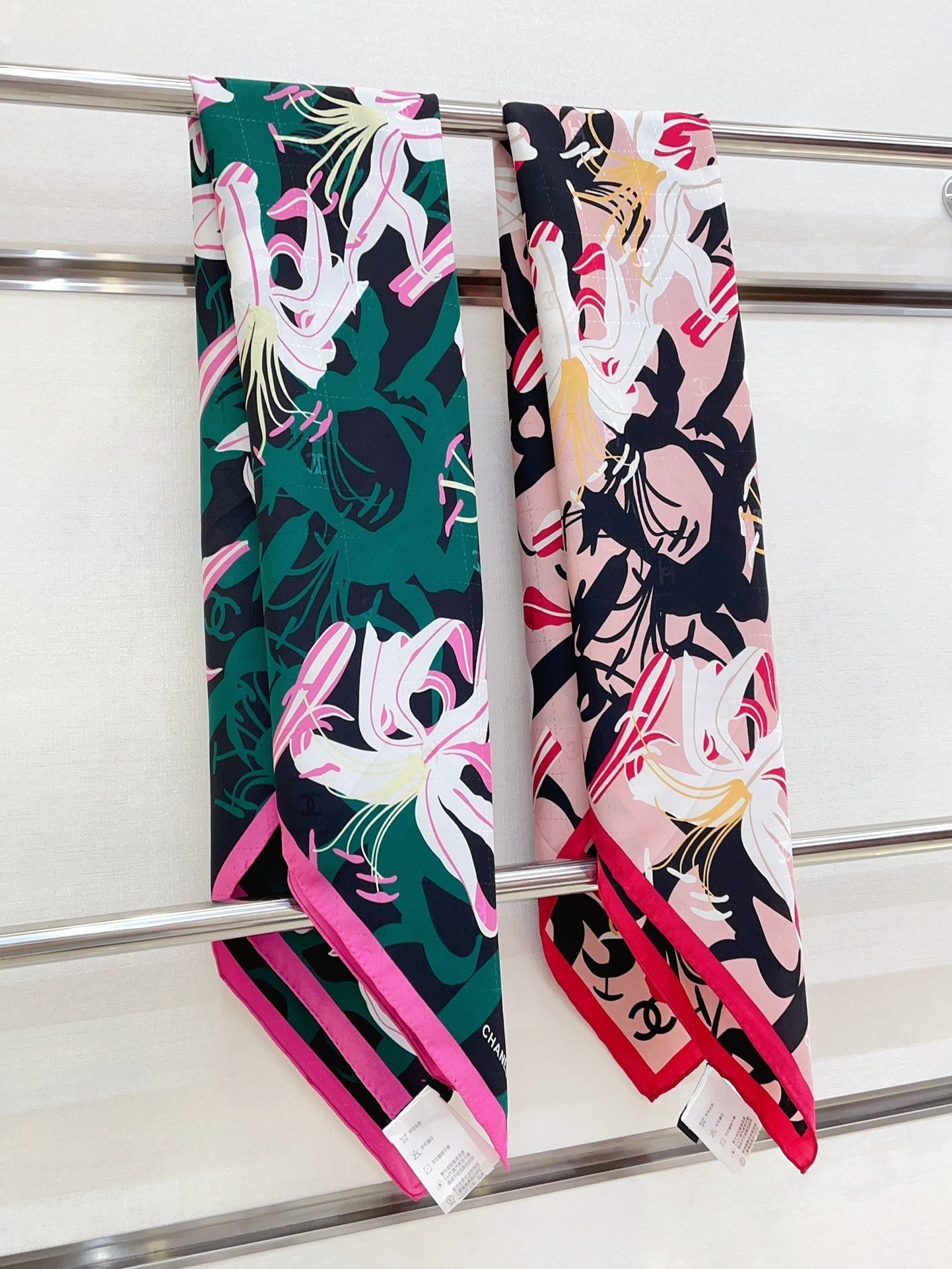 CC Square Scarf 90 CM In Colorful Silk Twill  296707