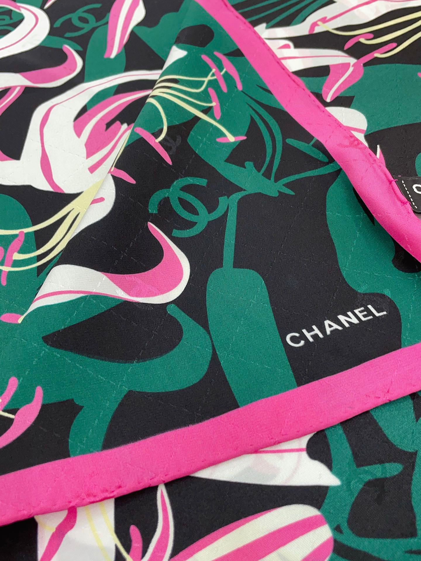 CC Square Scarf 90 CM In Colorful Silk Twill  296707