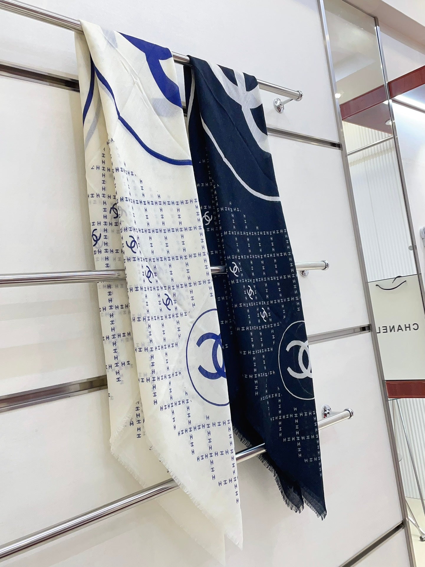 CC Square Scarf 140 CM In White With Blue Logo Cashmere 300442