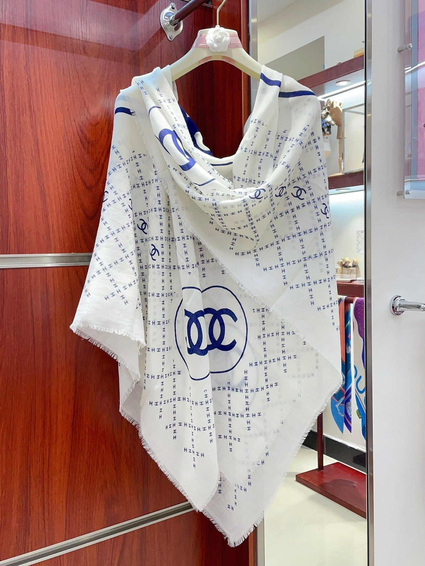 CC Square Scarf 140 CM In White With Blue Logo Cashmere 300442