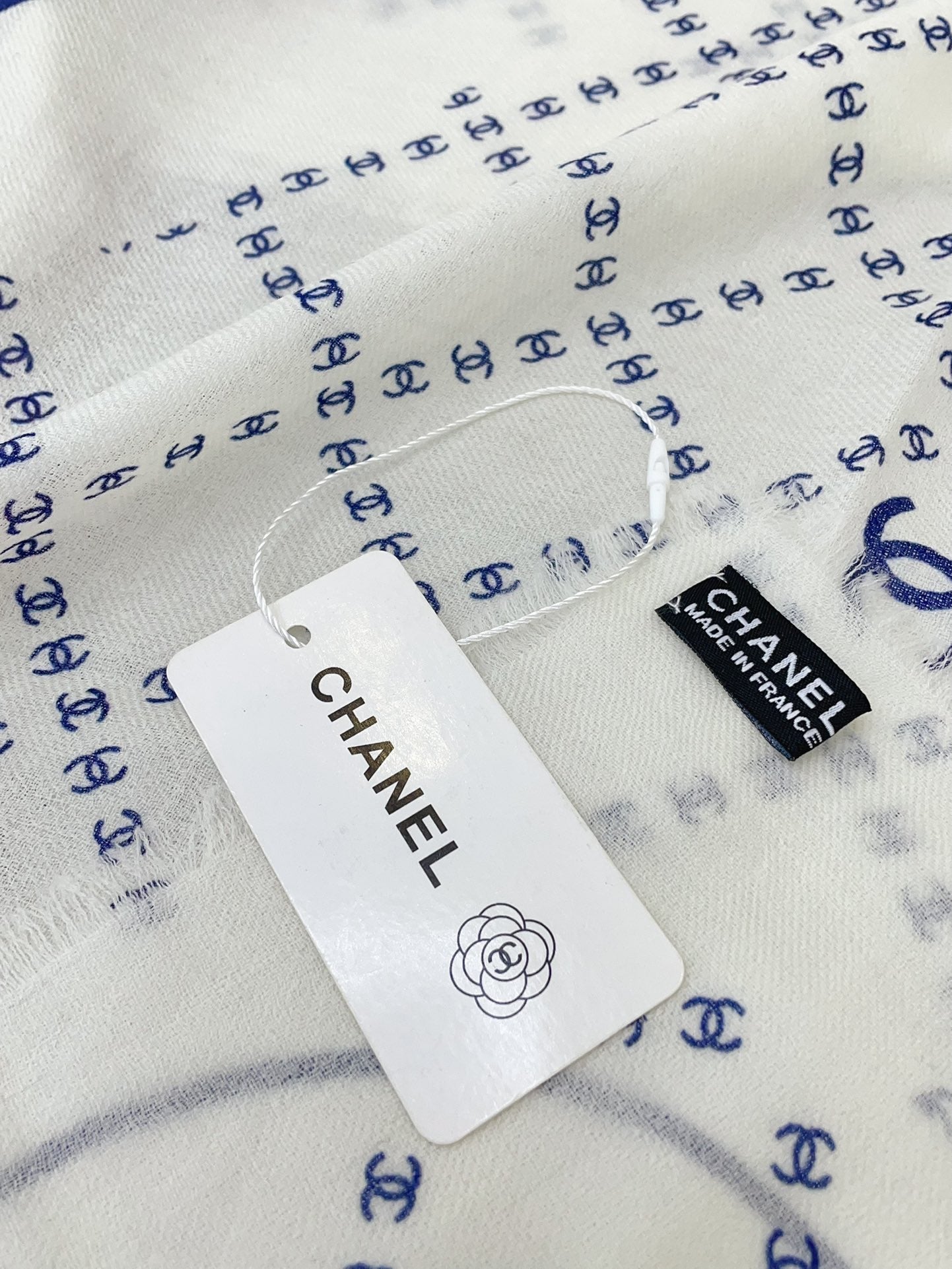 CC Square Scarf 140 CM In White With Blue Logo Cashmere 300442