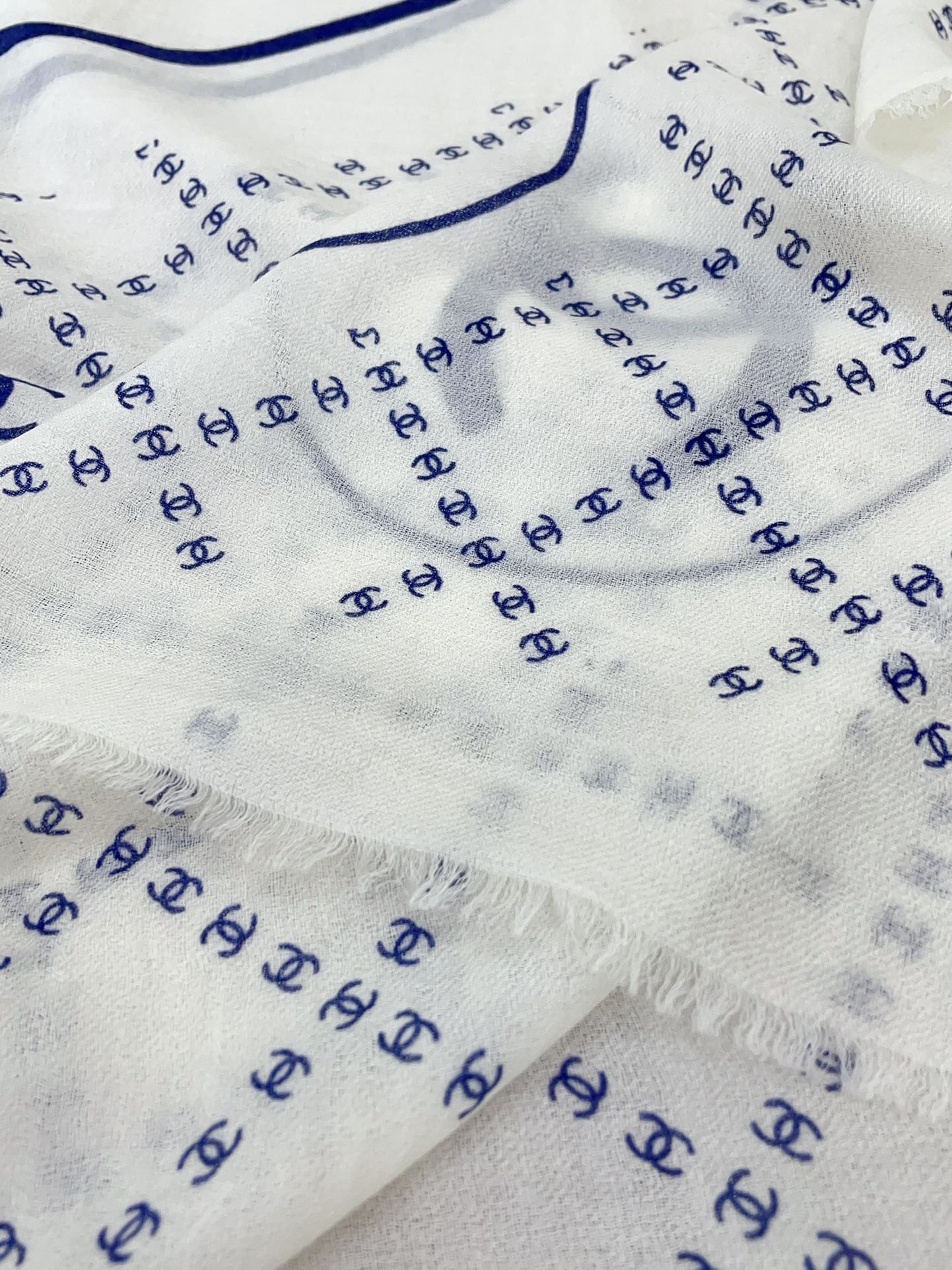 CC Square Scarf 140 CM In White With Blue Logo Cashmere 300442