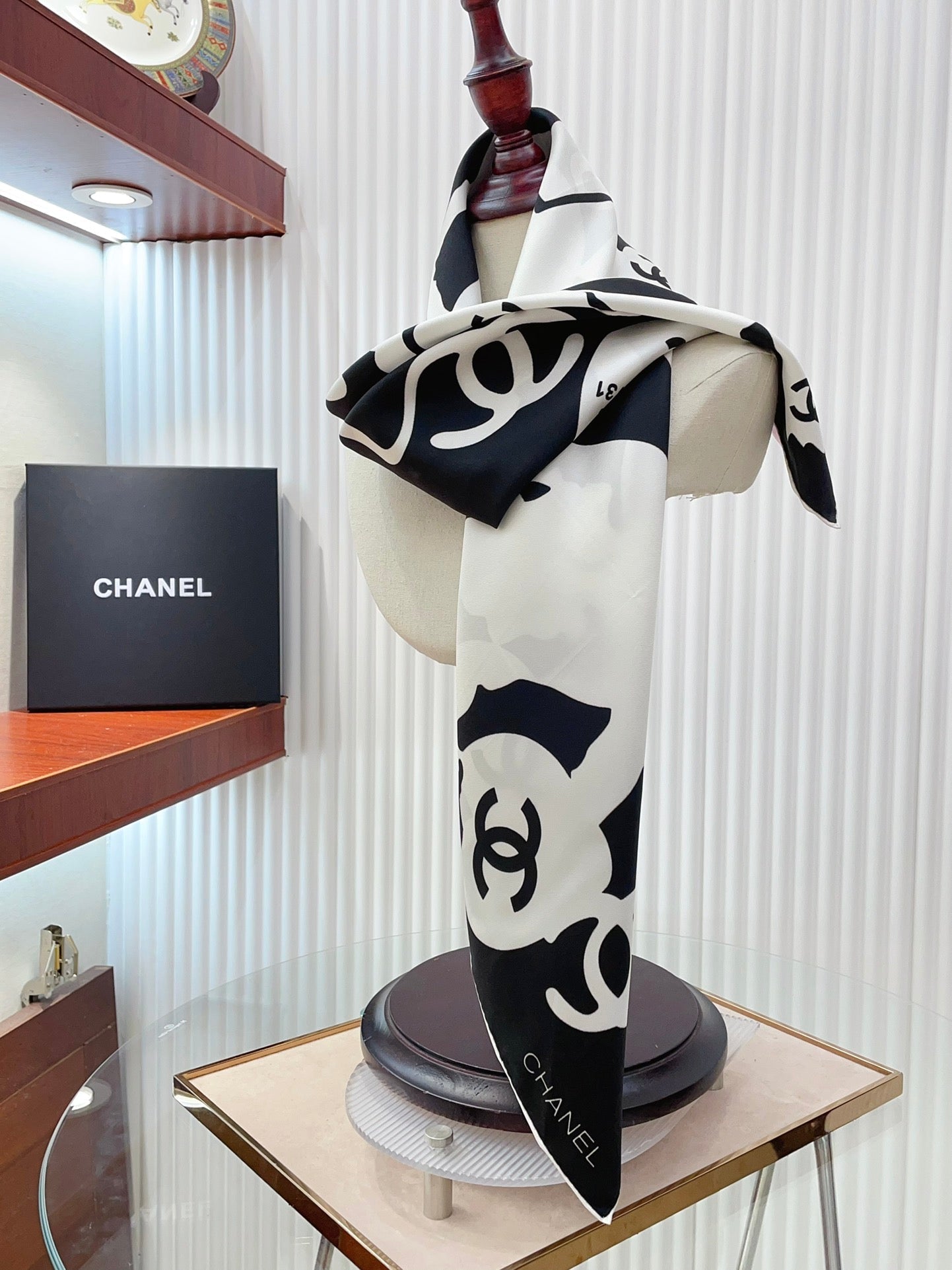 CC Square Scarf 90 CM In Black Mix White Silk  305181