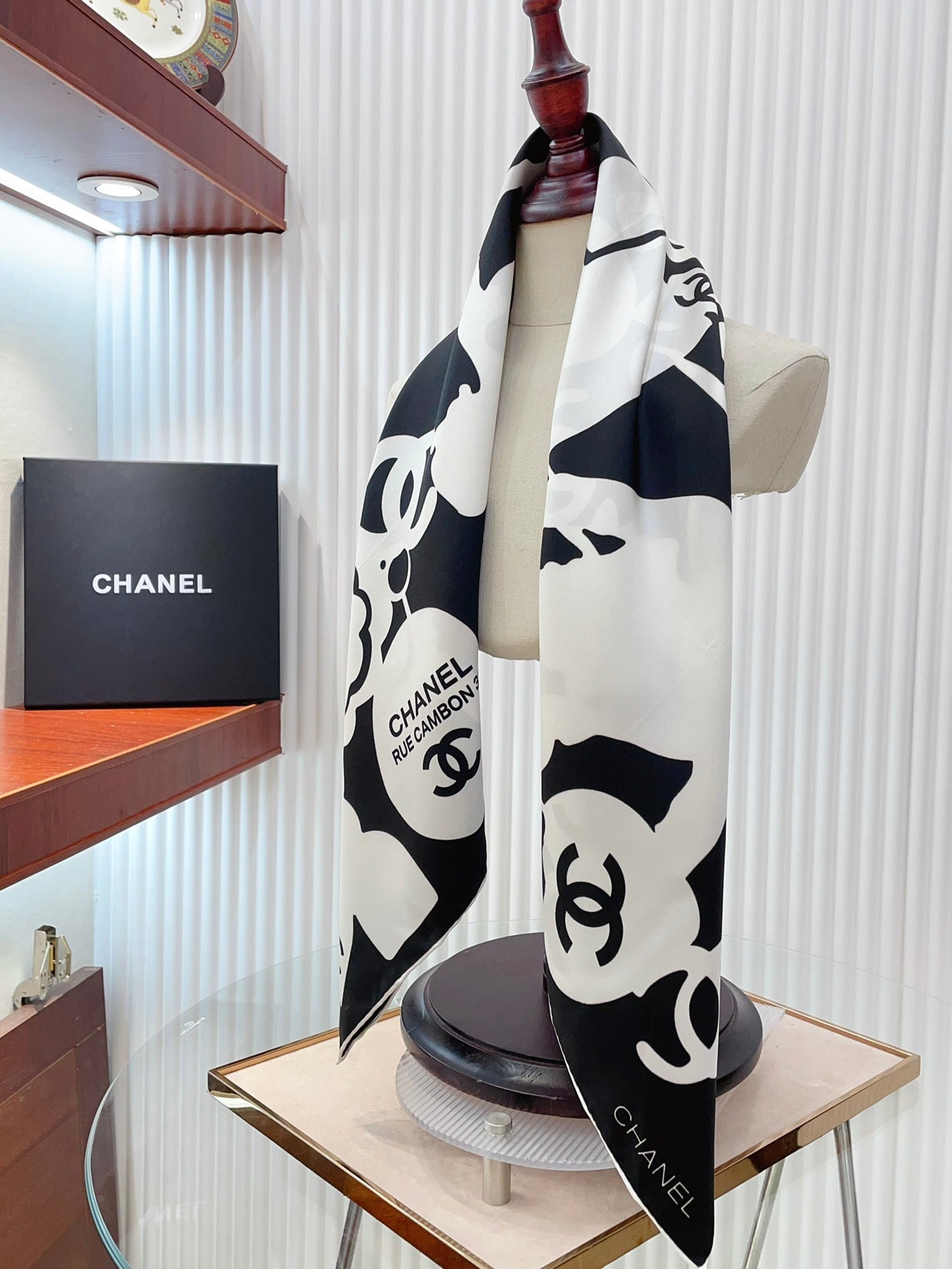 CC Square Scarf 90 CM In Black Mix White Silk  305181