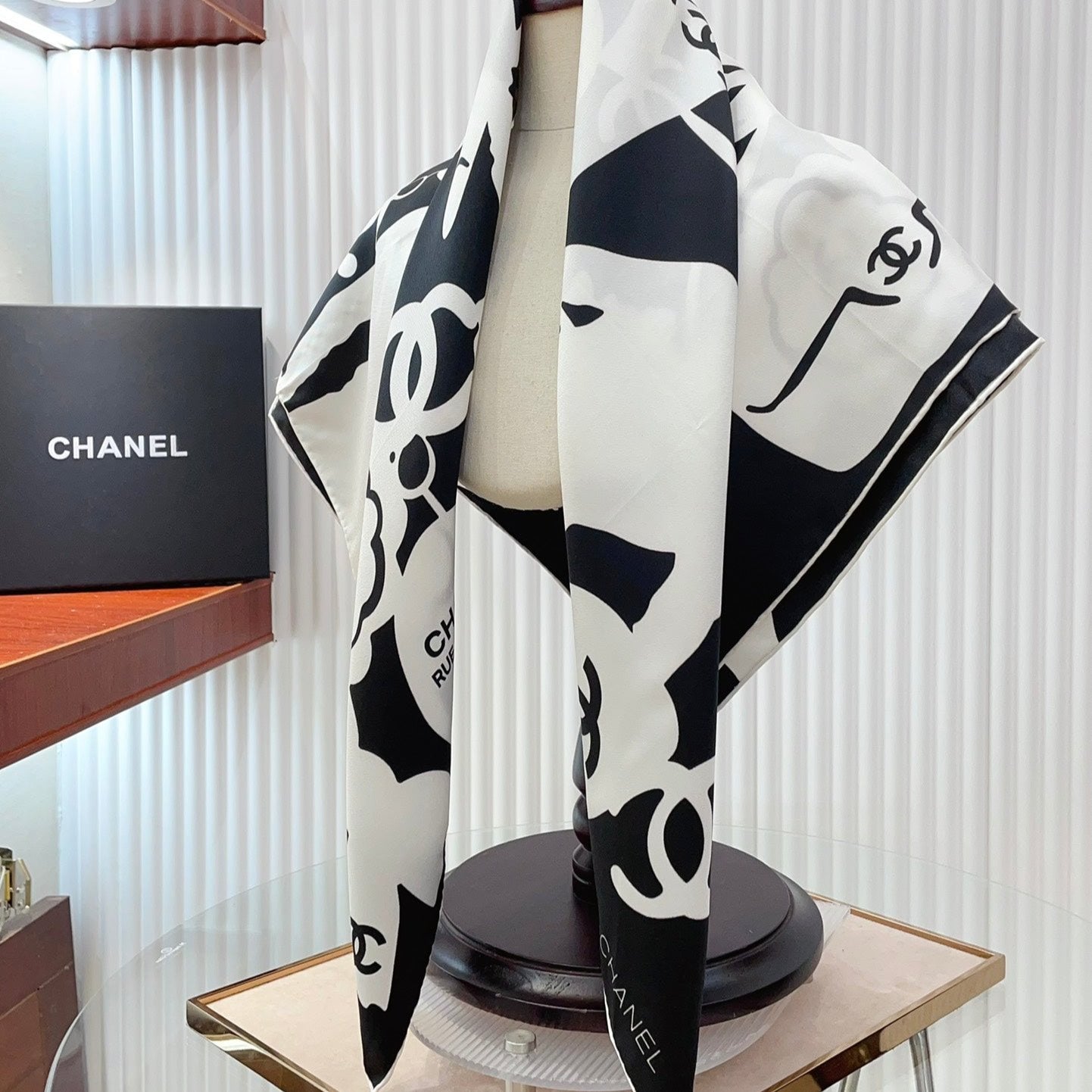 CC Square Scarf 90 CM In Black Mix White Silk  305181