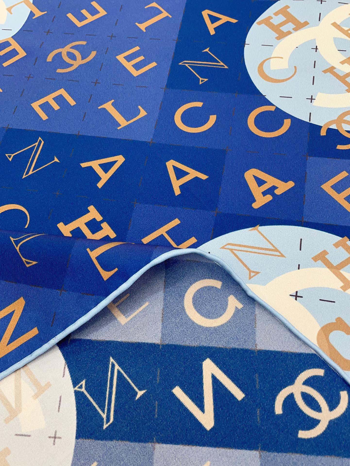 CC Square Scarf 90 CM In Blue Silk Twill 306566