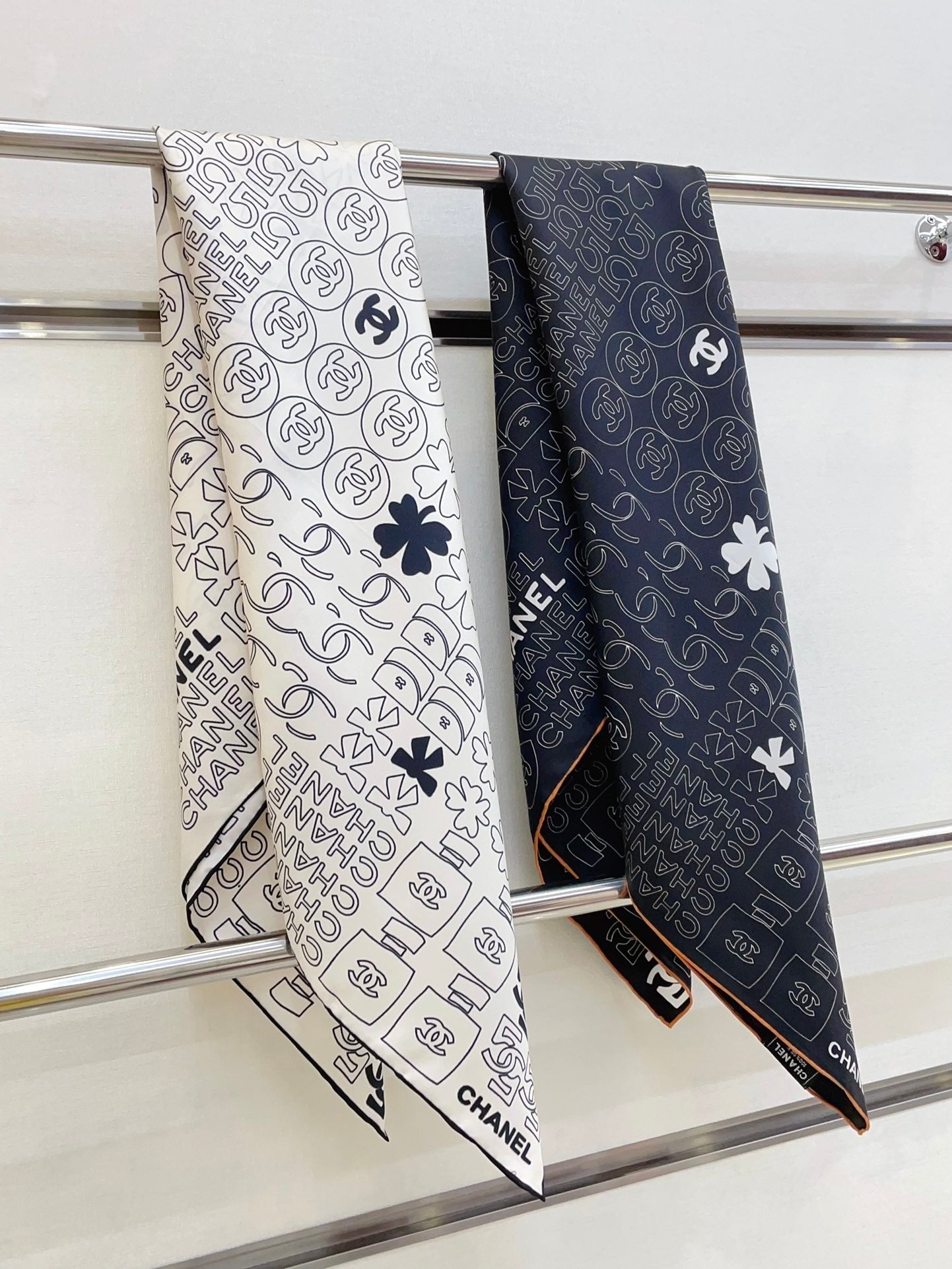 CC Square Scarf 90 CM In Black Mix White Cashmere Silk 316268