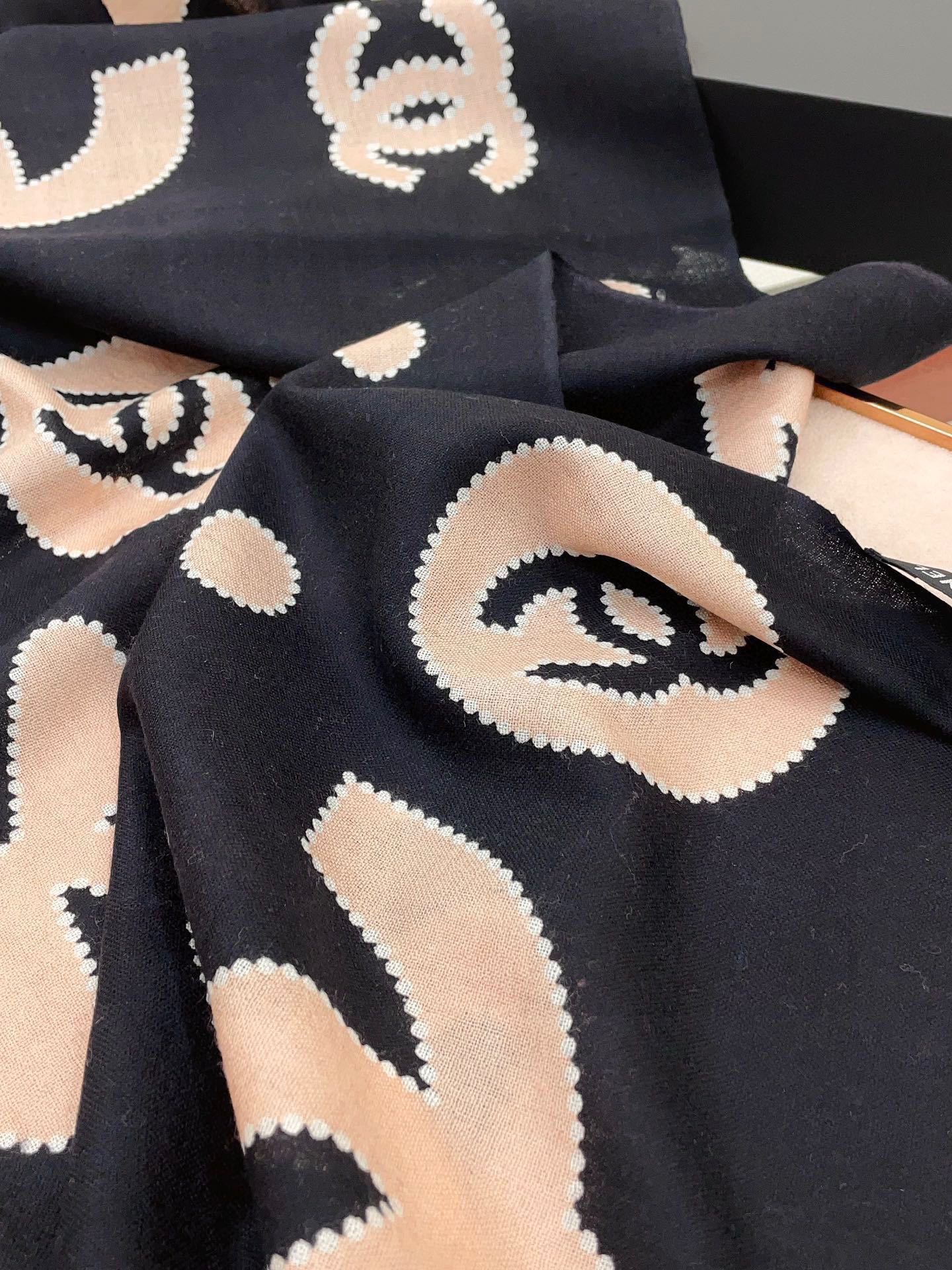 CC Scarf 200 CM In Black Mix Beige Silk Cashmere 324746