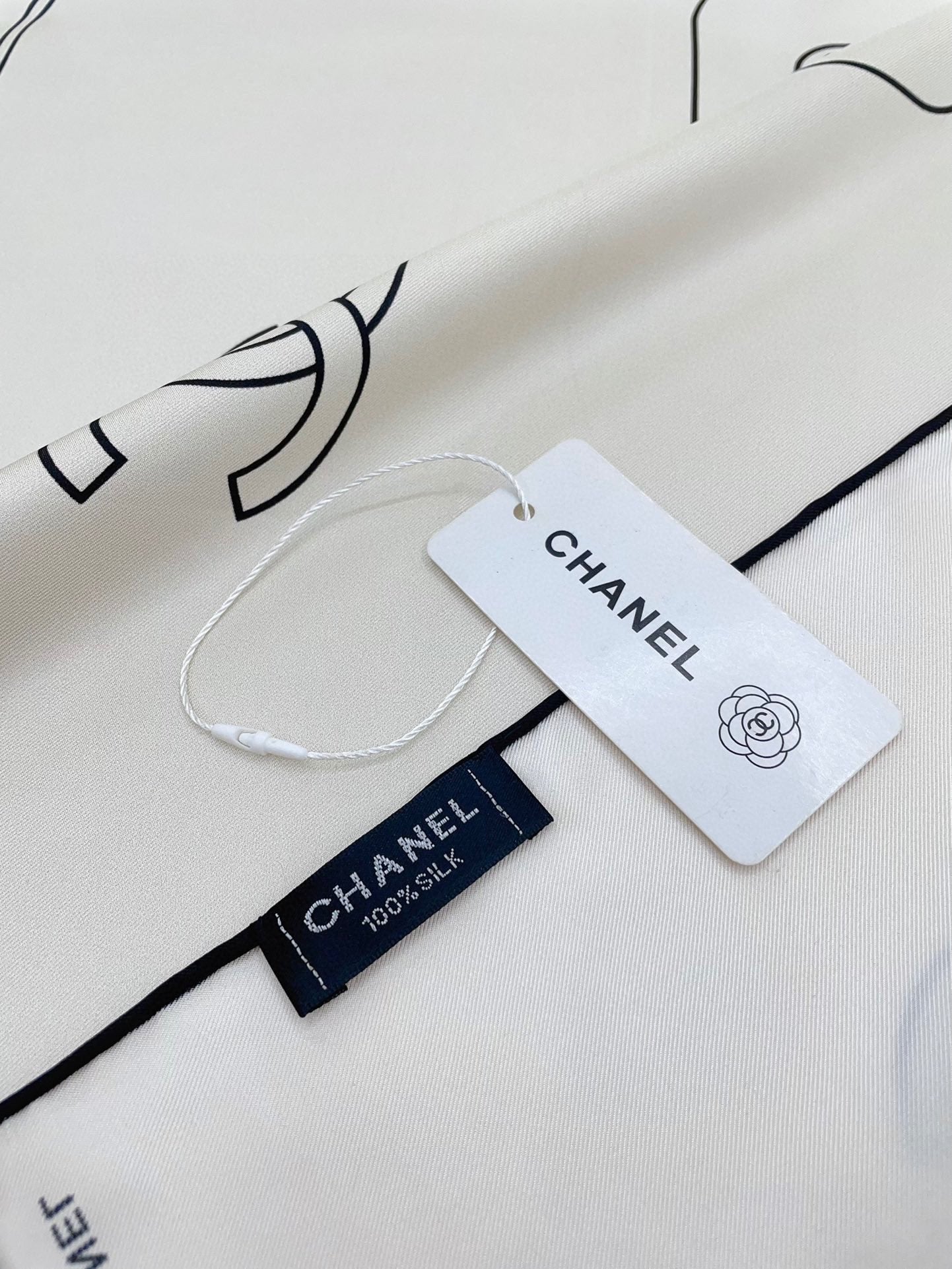 CC Square Scarf 90 CM In White Silk Twill 335845