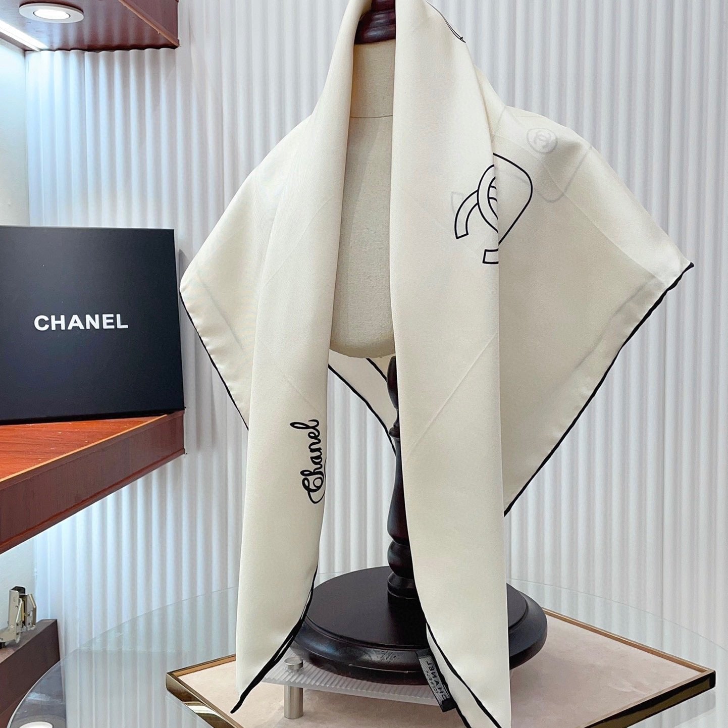 CC Square Scarf 90 CM In White Silk Twill 335845
