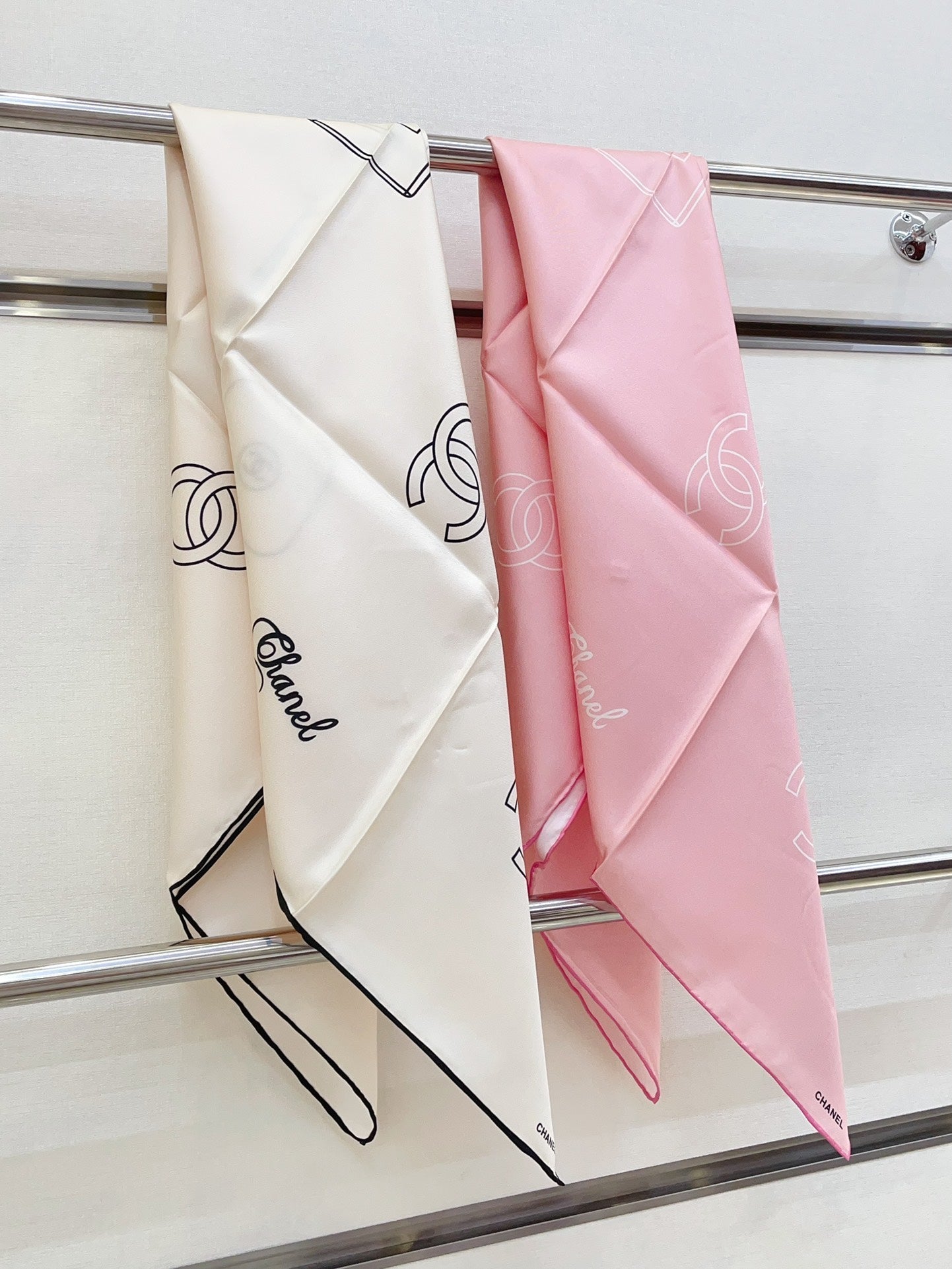 CC Square Scarf 90 CM In White Silk Twill 335845