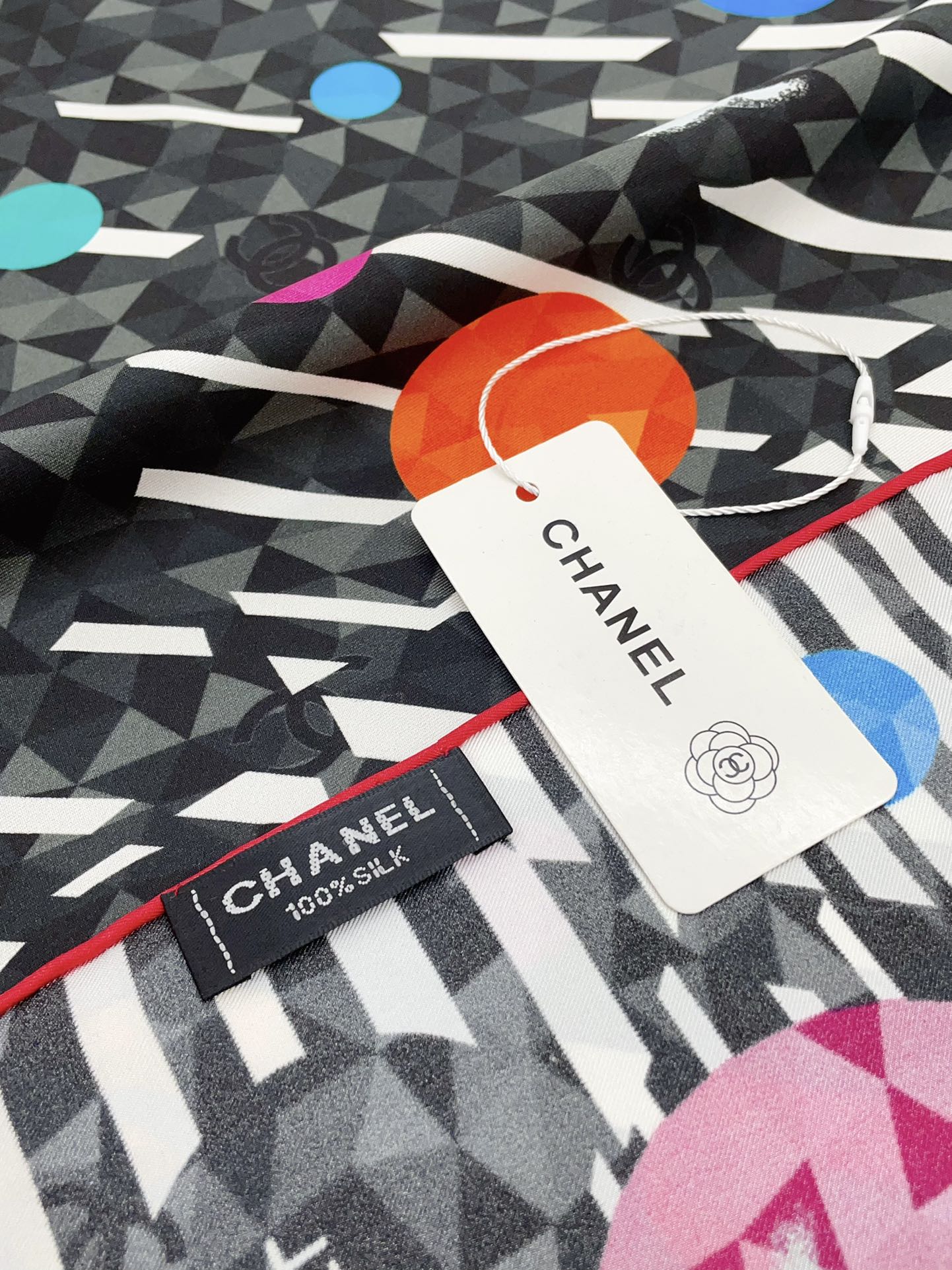 CC Square Scarf 90 CM In Colorful Silk Twill 335850