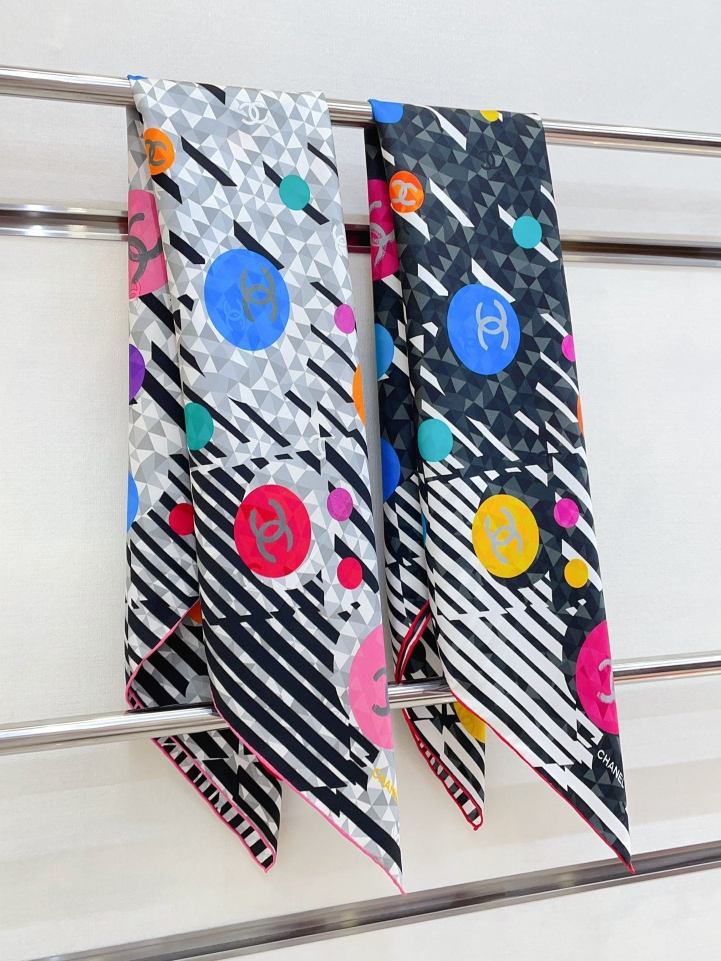CC Square Scarf 90 CM In Colorful Silk Twill 335850