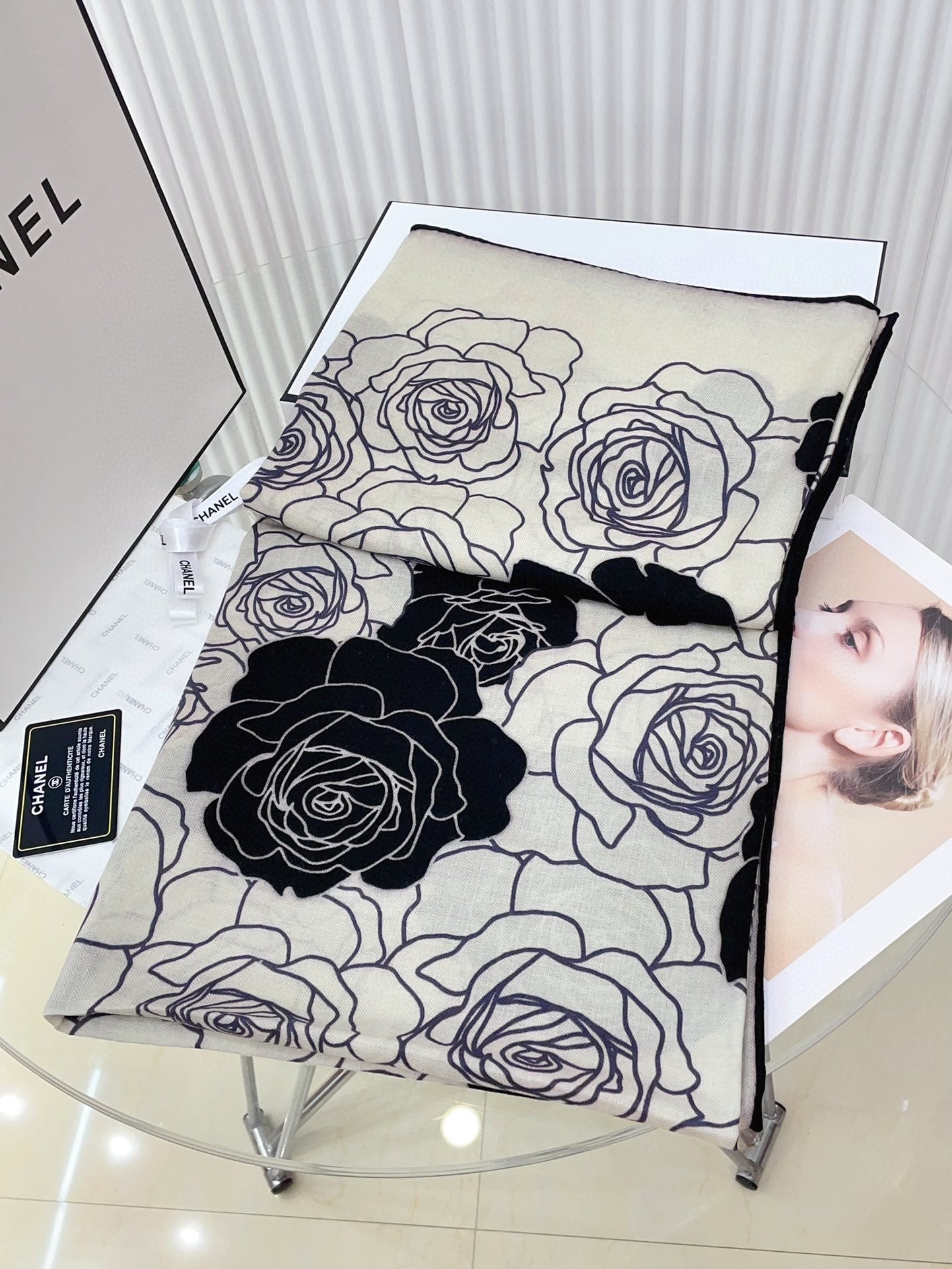 CC Square Scarf 140 CM In White Mix Black Small Flower Cashmere And Silk 342863