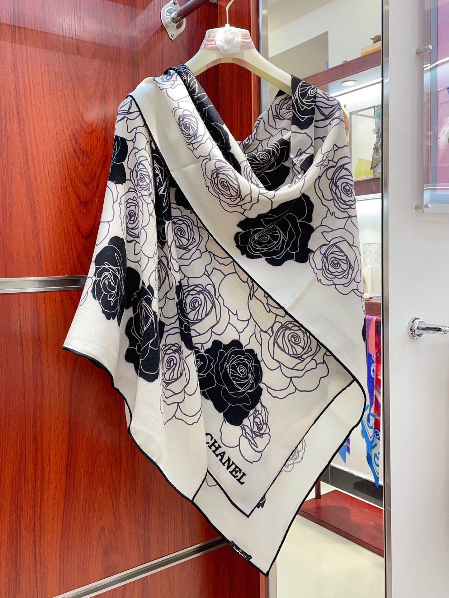 CC Square Scarf 140 CM In White Mix Black Small Flower Cashmere And Silk 342863