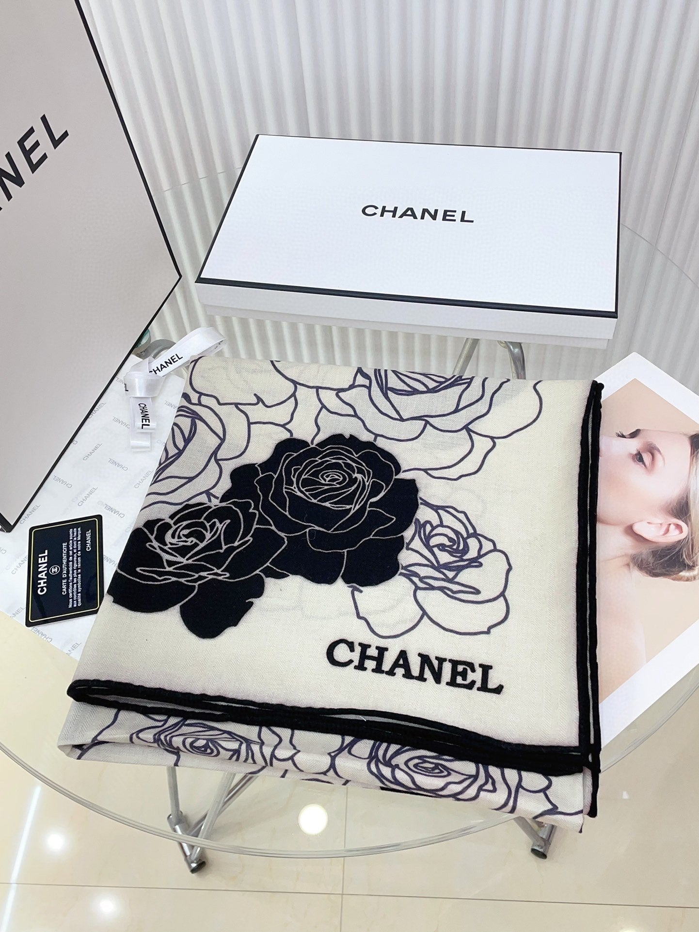 CC Square Scarf 140 CM In White Mix Black Small Flower Cashmere And Silk 342863
