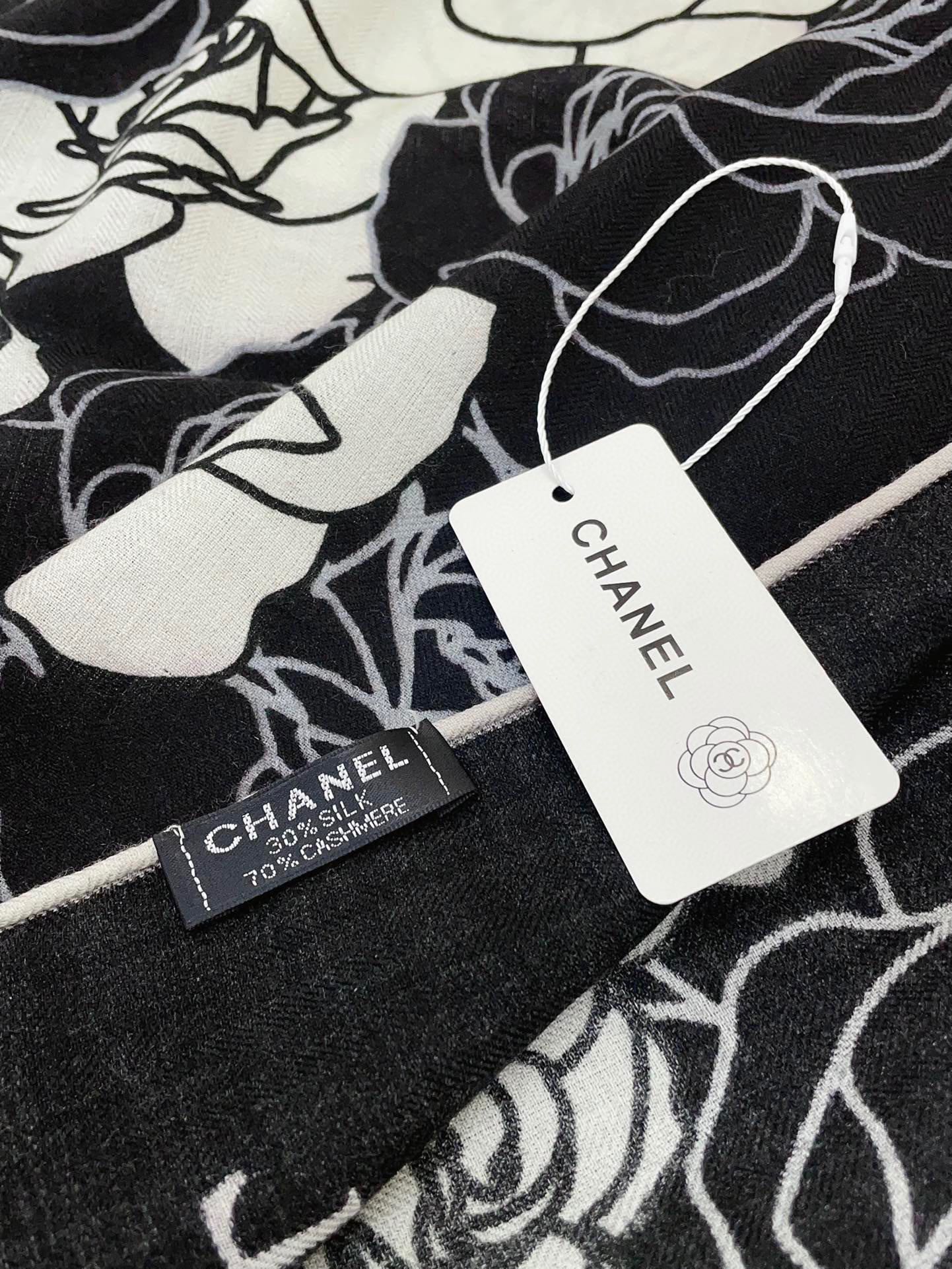 CC Square Scarf 140 CM In Black Mix White Small Flower Cashmere And Silk 342864
