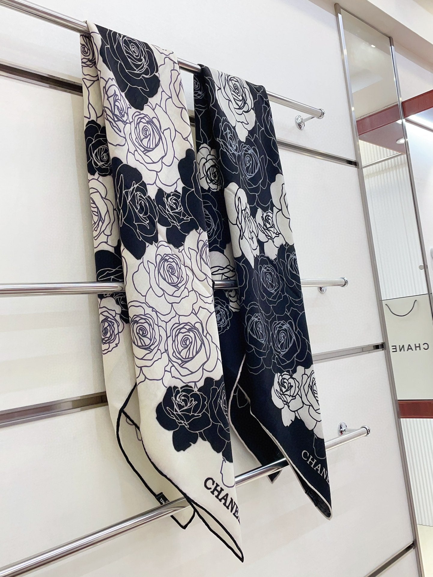CC Square Scarf 140 CM In Black Mix White Small Flower Cashmere And Silk 342864