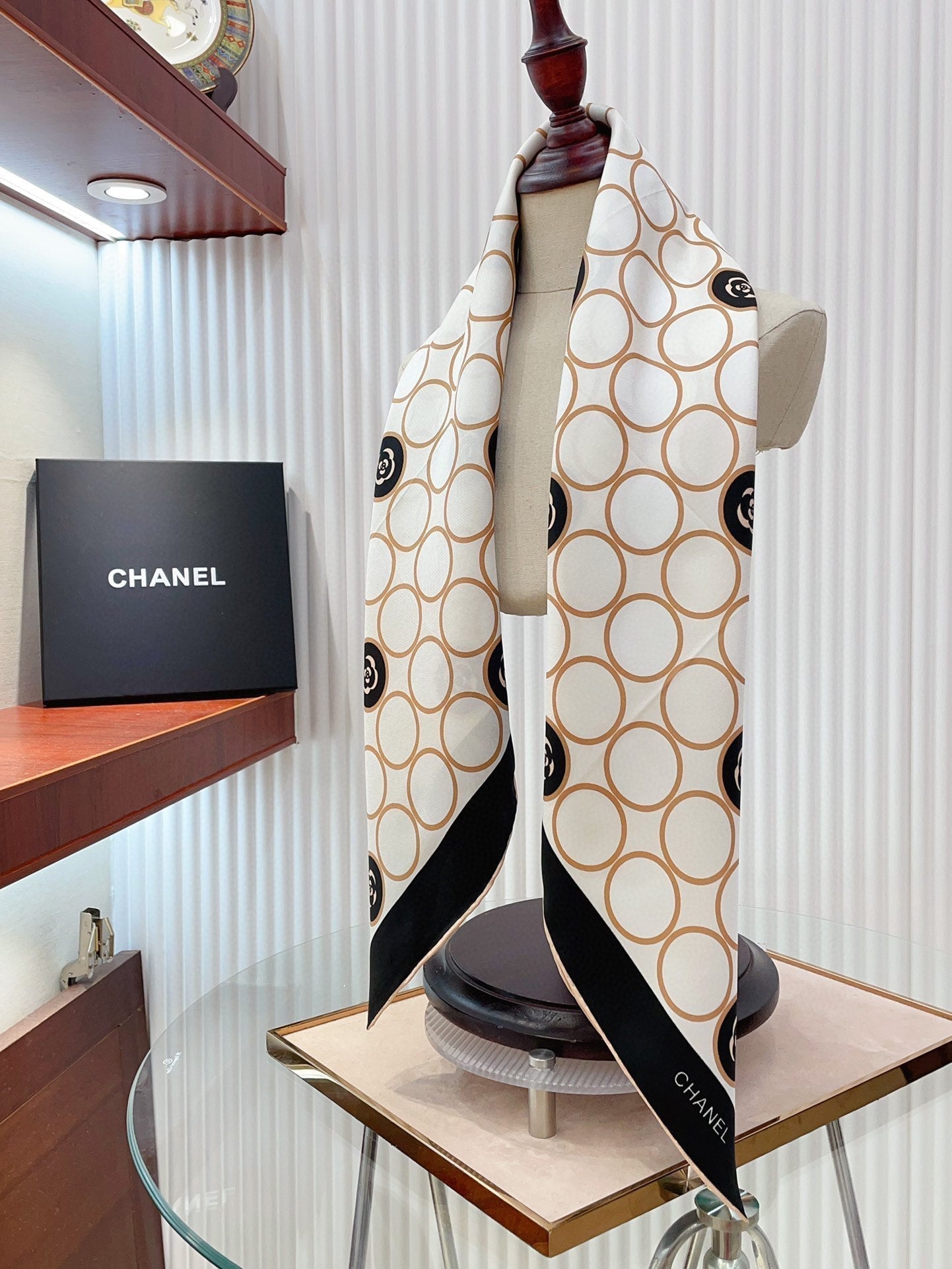 CC Square Scarf 90 CM In White Beige Mix Black Silk Twill  350414
