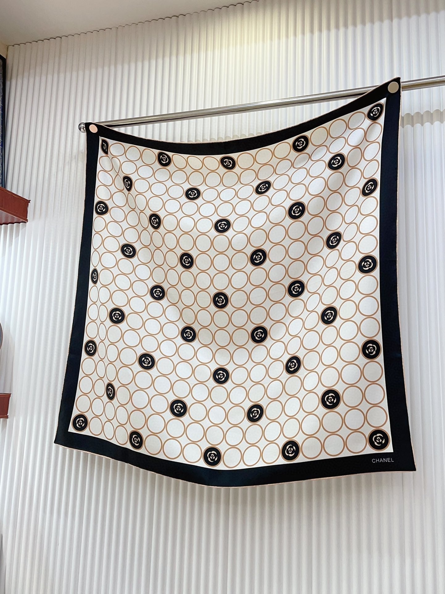 CC Square Scarf 90 CM In White Beige Mix Black Silk Twill  350414