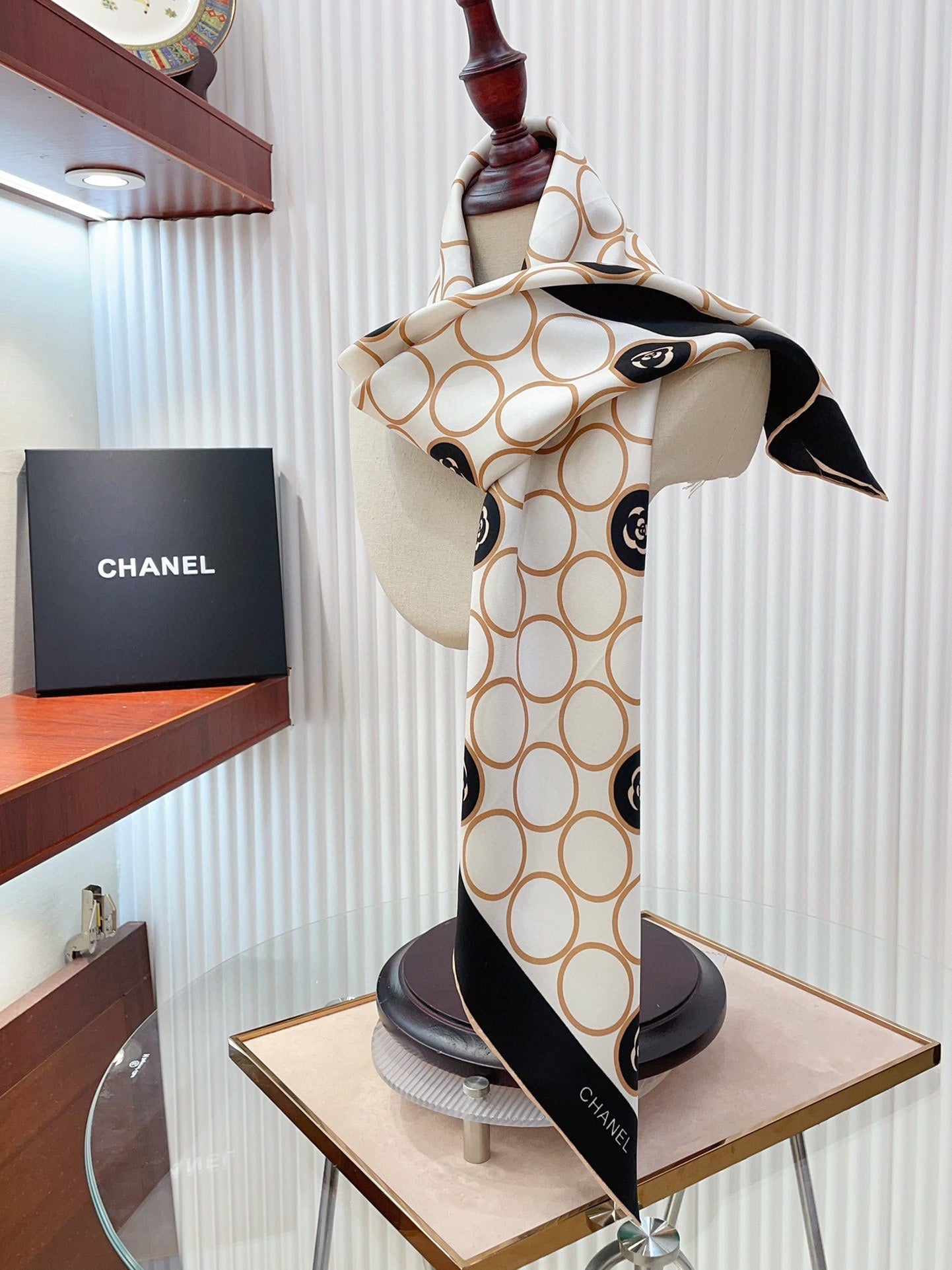 CC Square Scarf 90 CM In White Beige Mix Black Silk Twill  350414