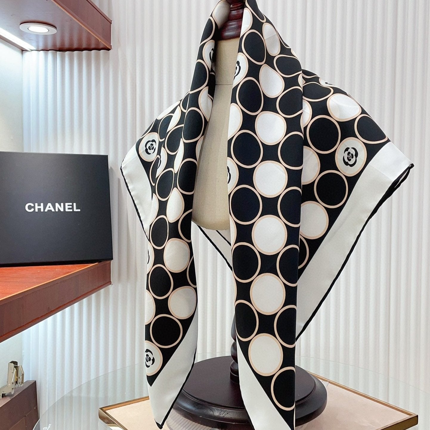 CC Square Scarf 90 CM In Black Mix White Silk Twill  350415