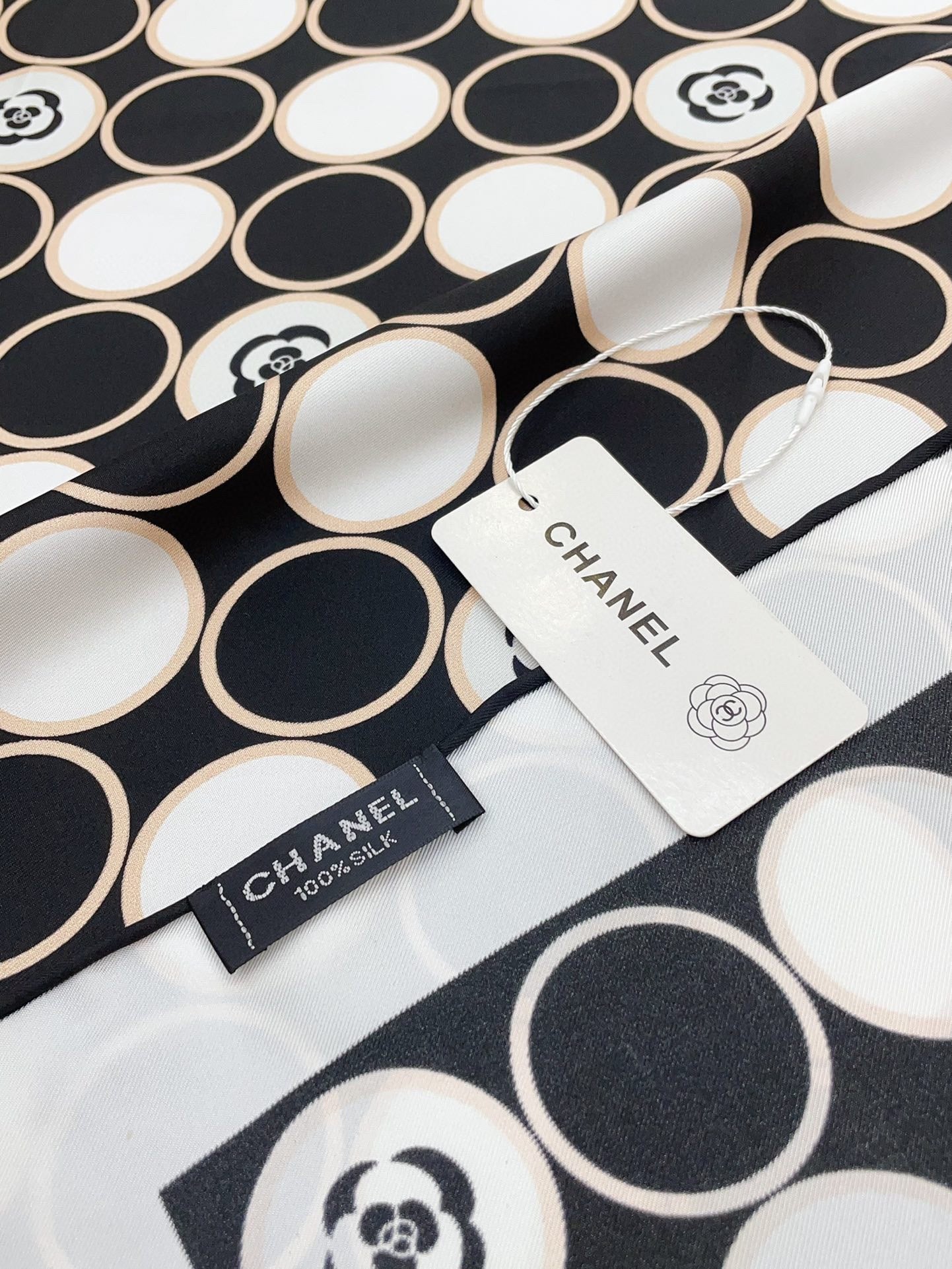 CC Square Scarf 90 CM In Black Mix White Silk Twill  350415