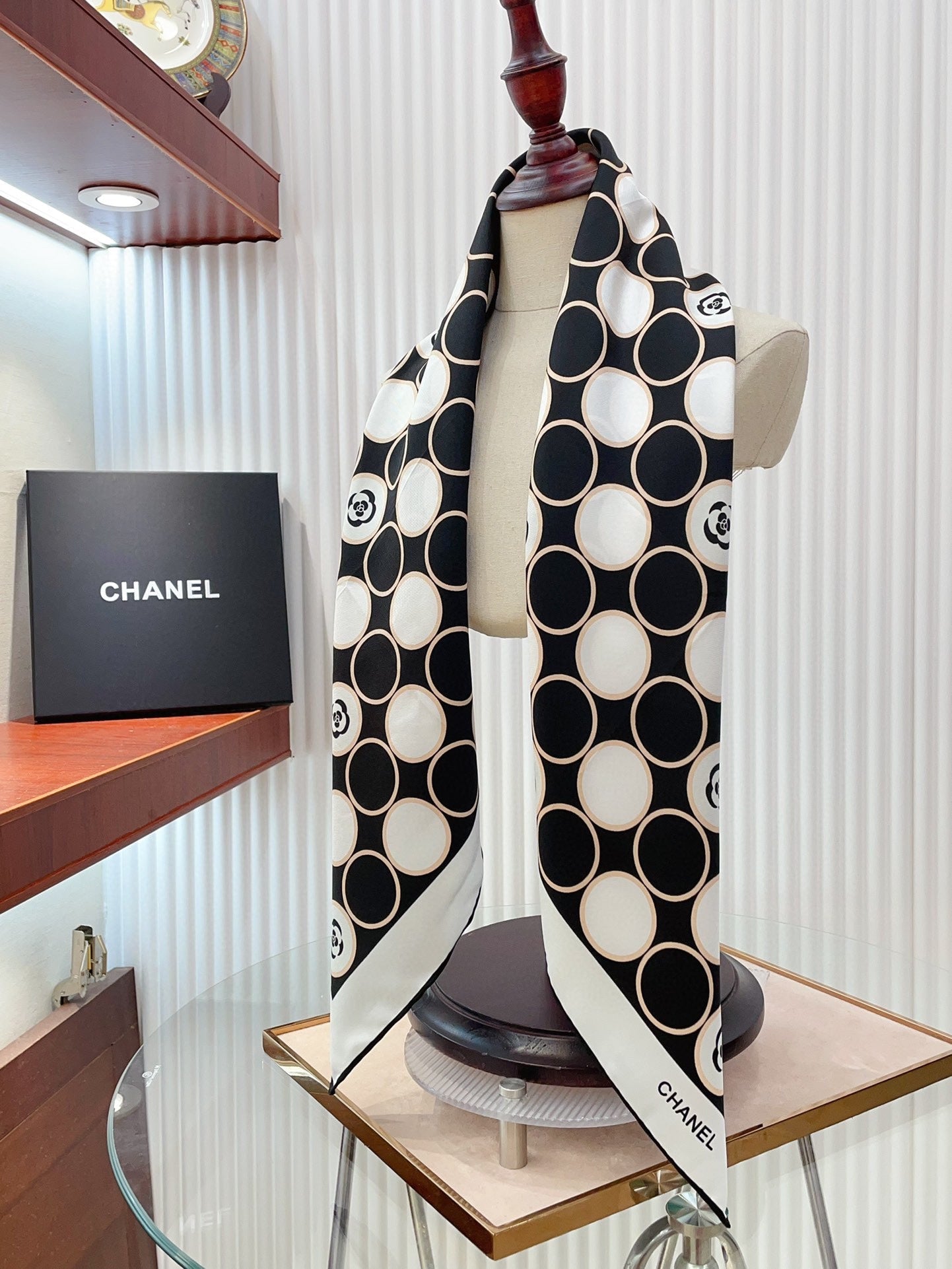 CC Square Scarf 90 CM In Black Mix White Silk Twill  350415