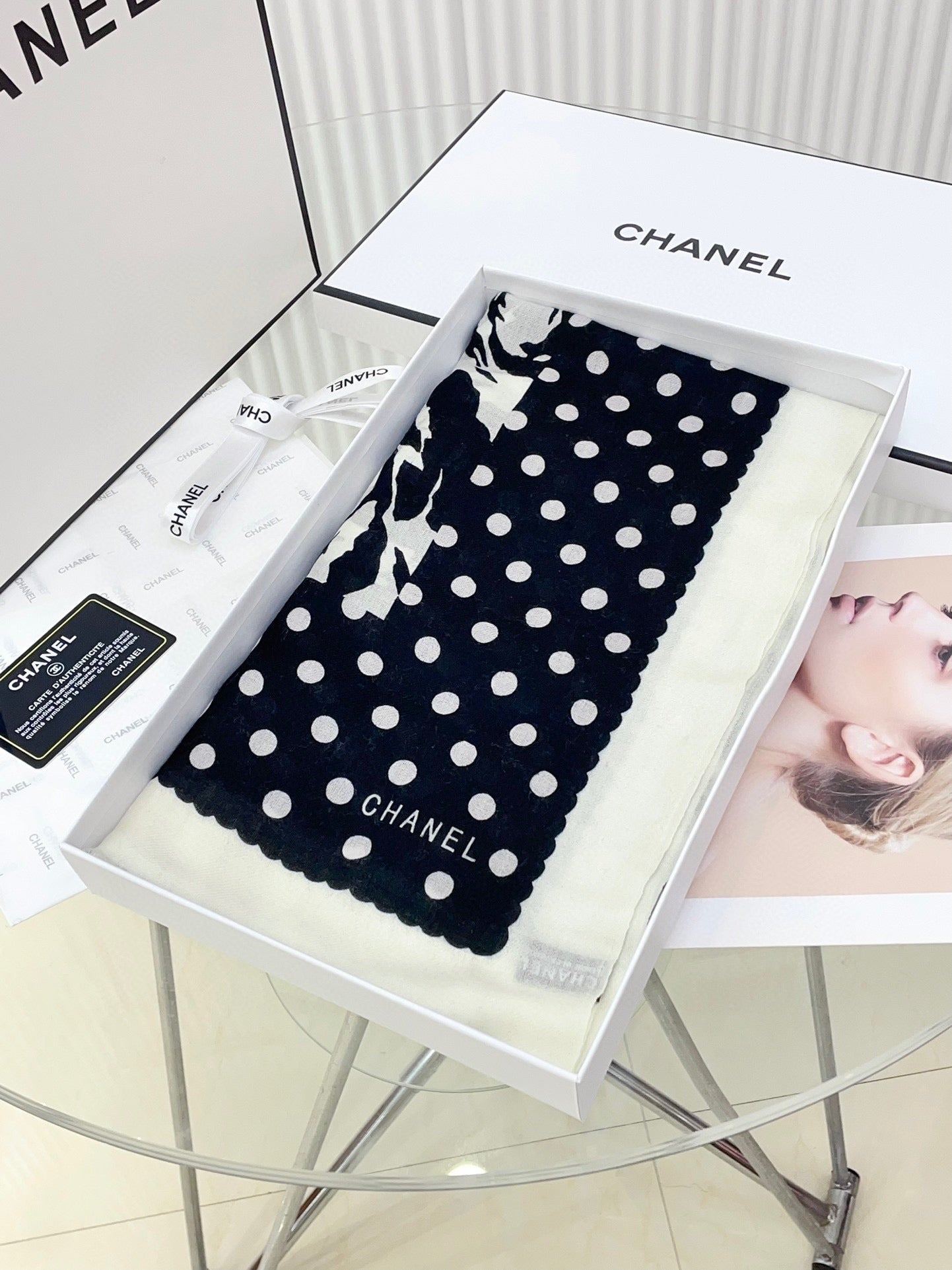 CC Scarf 200 CM In Black Mix White Small Flower Cashmere Silk 351690