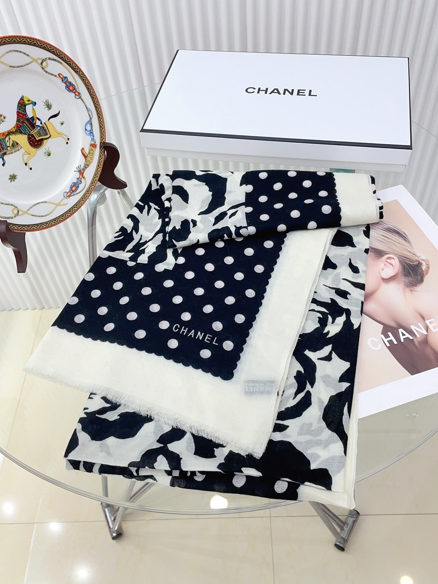 CC Scarf 200 CM In Black Mix White Small Flower Cashmere Silk 351690