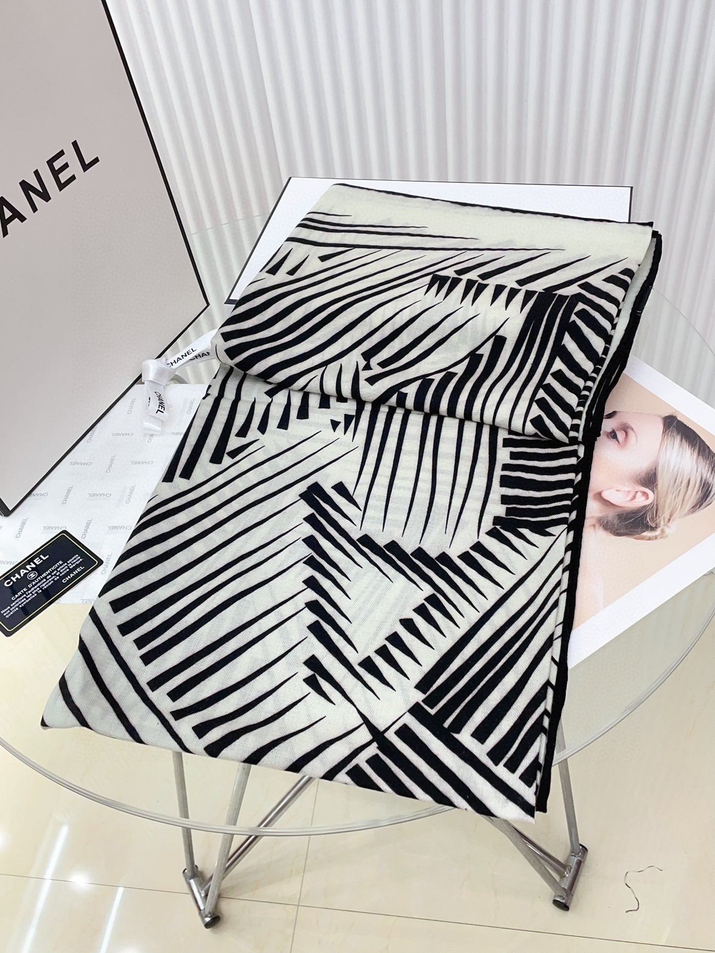 CC Square Scarf 140 CM In White Black Cashmere Mix Silk 382616