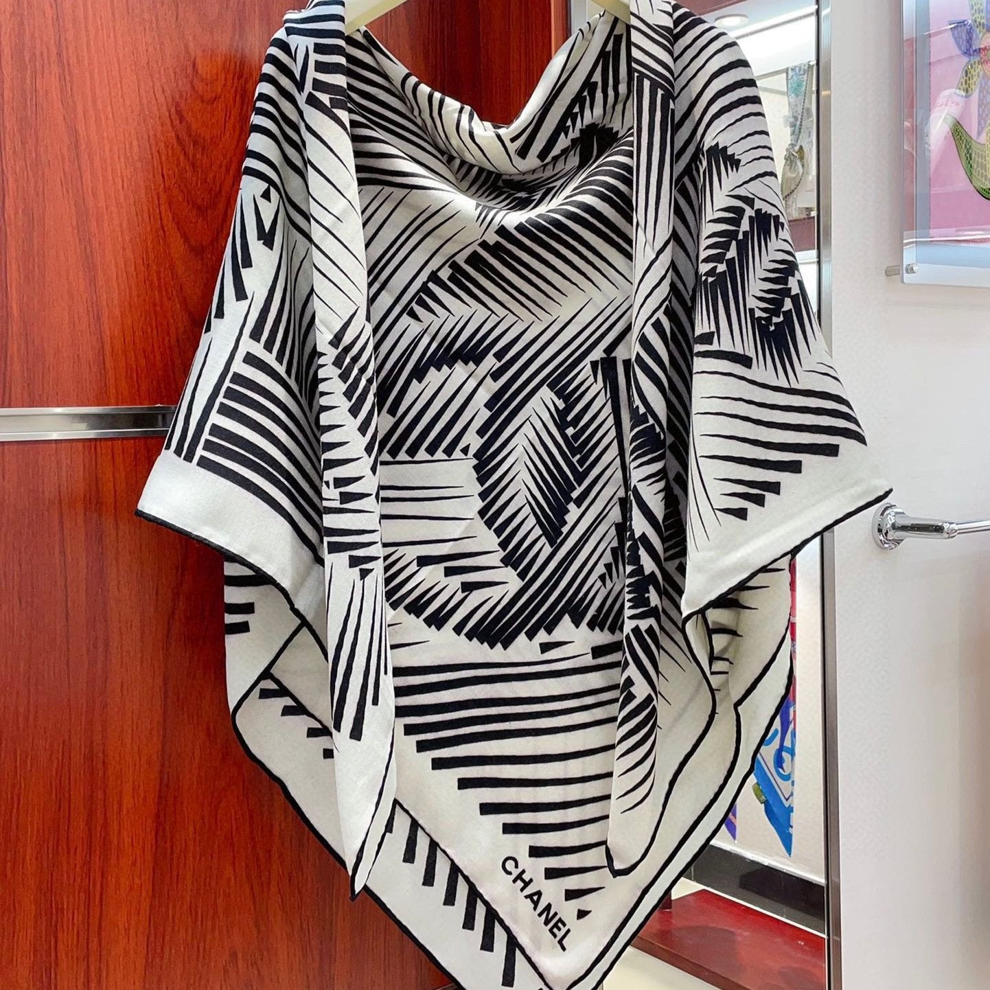 CC Square Scarf 140 CM In White Black Cashmere Mix Silk 382616