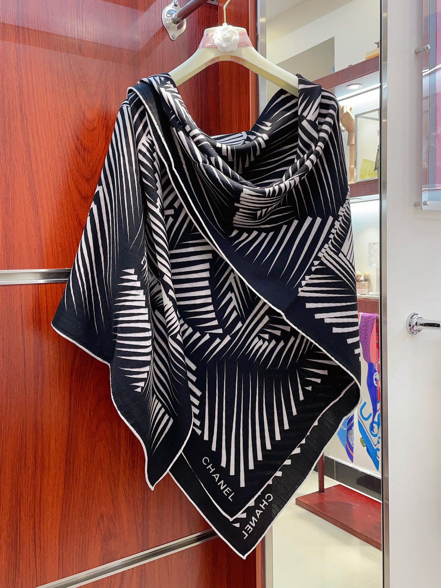 CC Square Scarf 140 CM In Black White Cashmere Mix Silk 382617