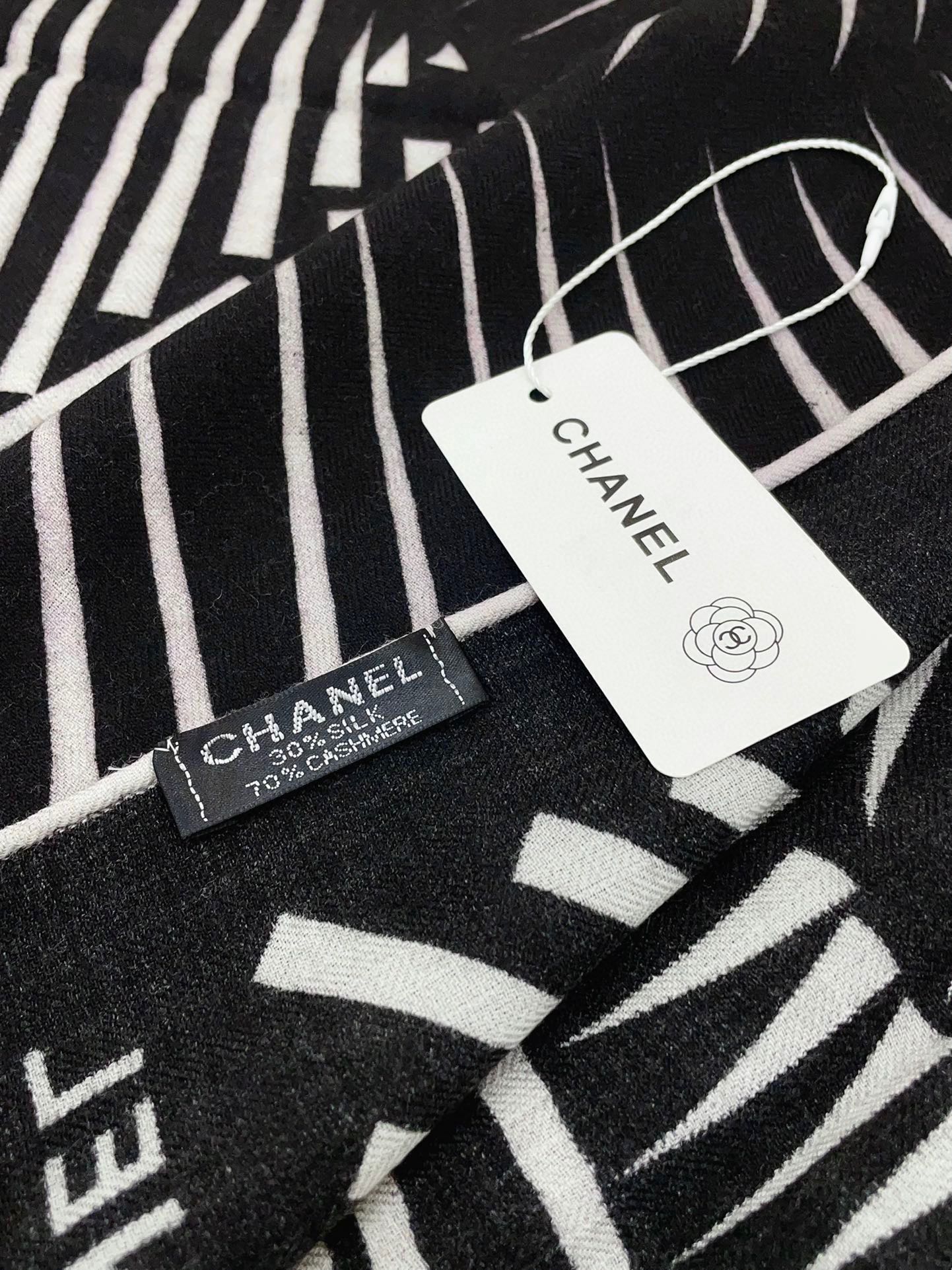 CC Square Scarf 140 CM In Black White Cashmere Mix Silk 382617