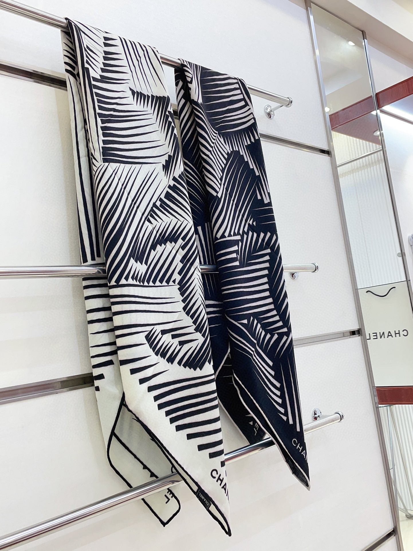 CC Square Scarf 140 CM In Black White Cashmere Mix Silk 382617