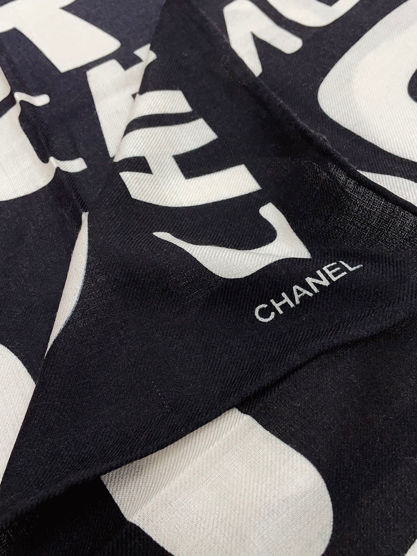 CC Square Scarf 90 CM In Black Mix White Cashmere And Silk 398258