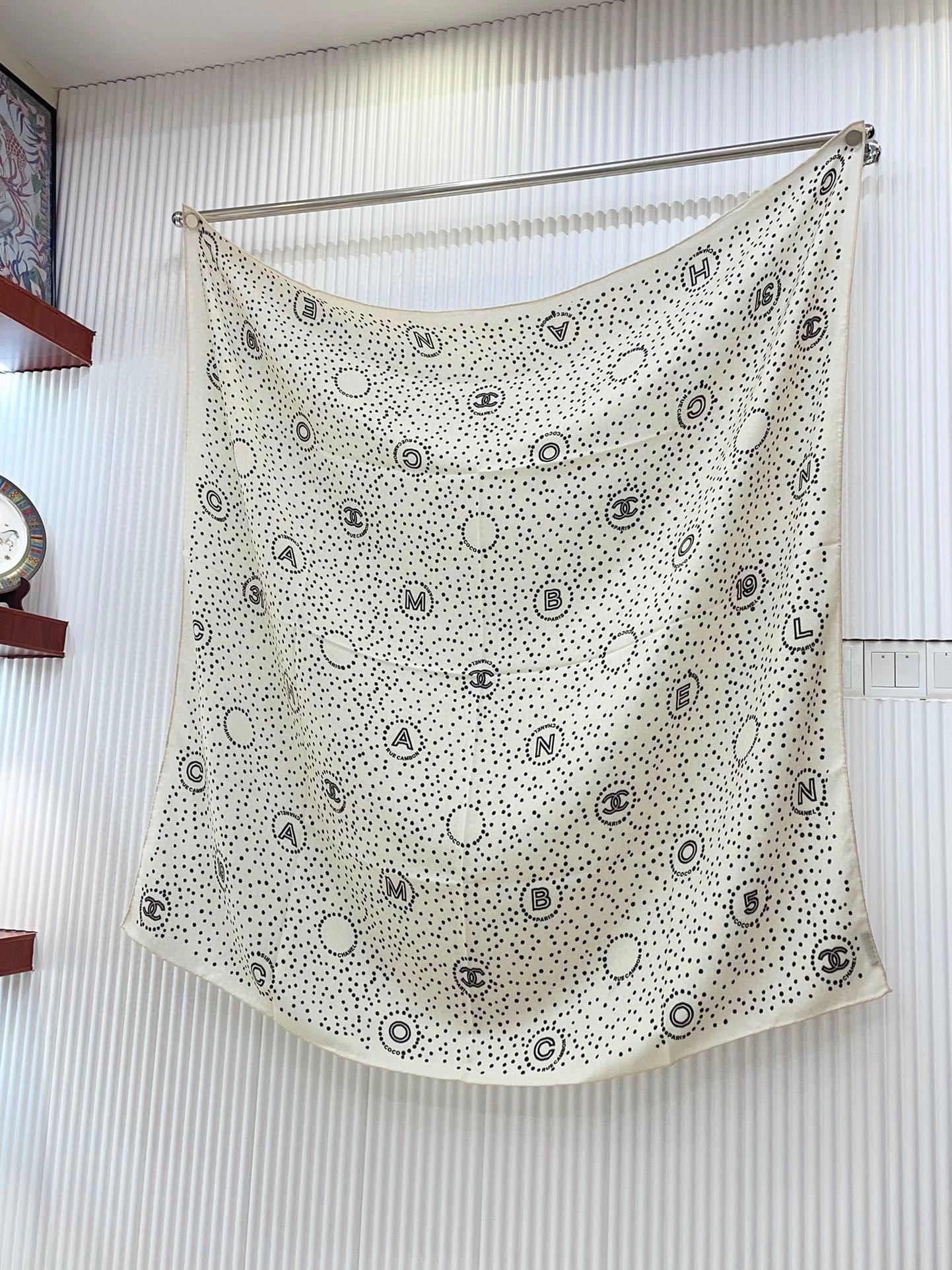 CC Square Scarf 140 CM In White Mix Black Cashmere And Silk  398279
