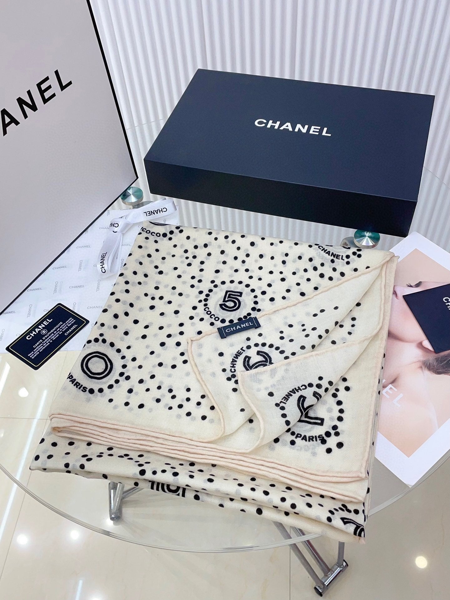 CC Square Scarf 140 CM In White Mix Black Cashmere And Silk  398279