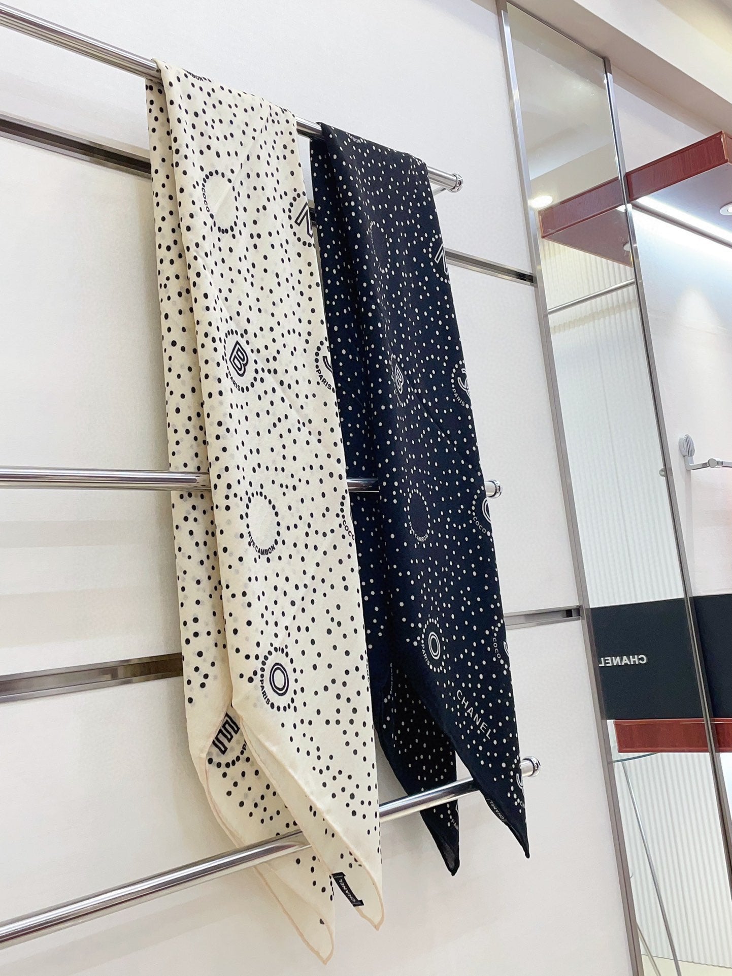 CC Square Scarf 140 CM In Black Mix White Cashmere And Silk  398280