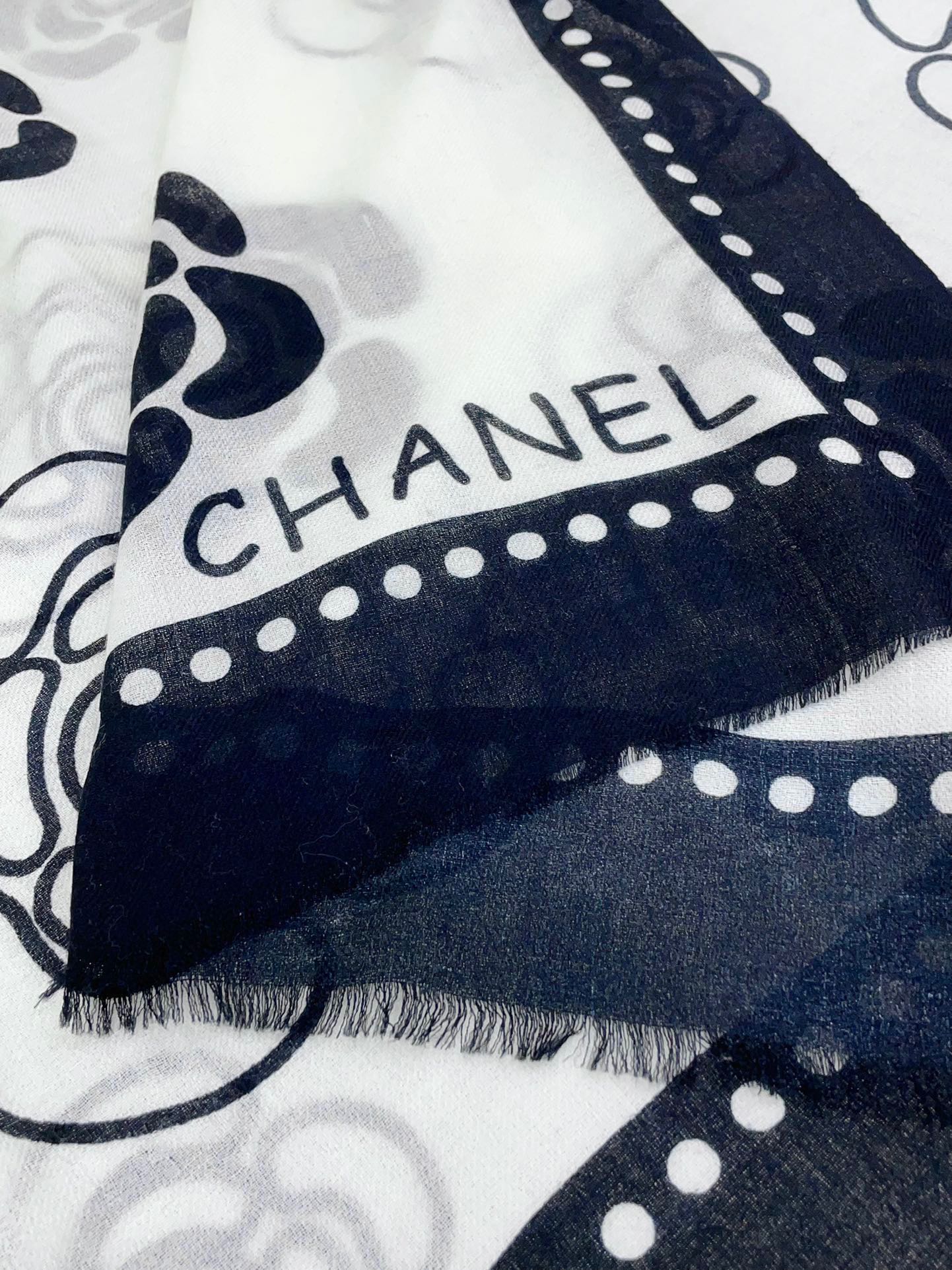 CC Scarf 190 CM In White Mix Black Cashmere  407268
